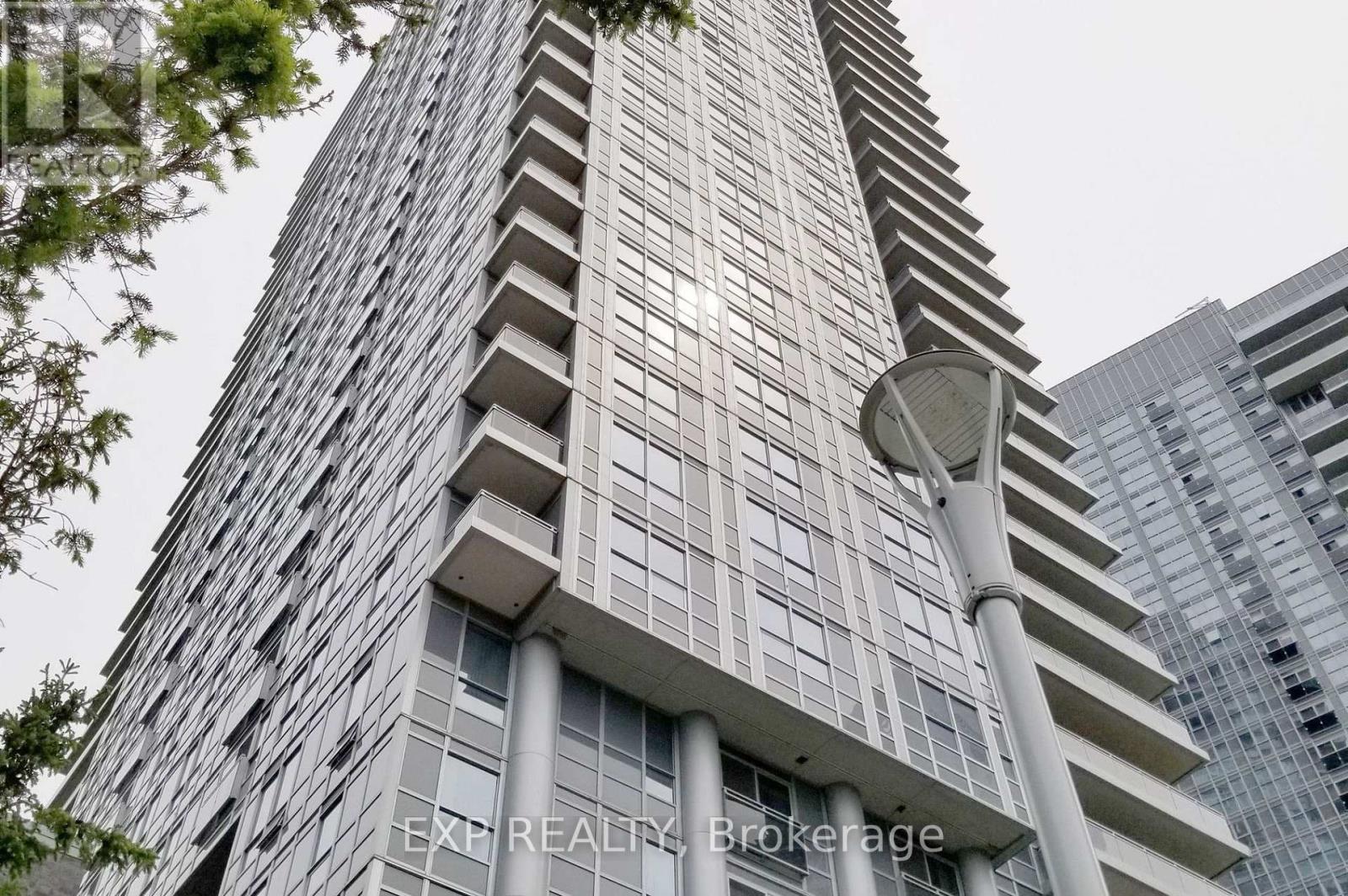 255 Village Green Square 1111