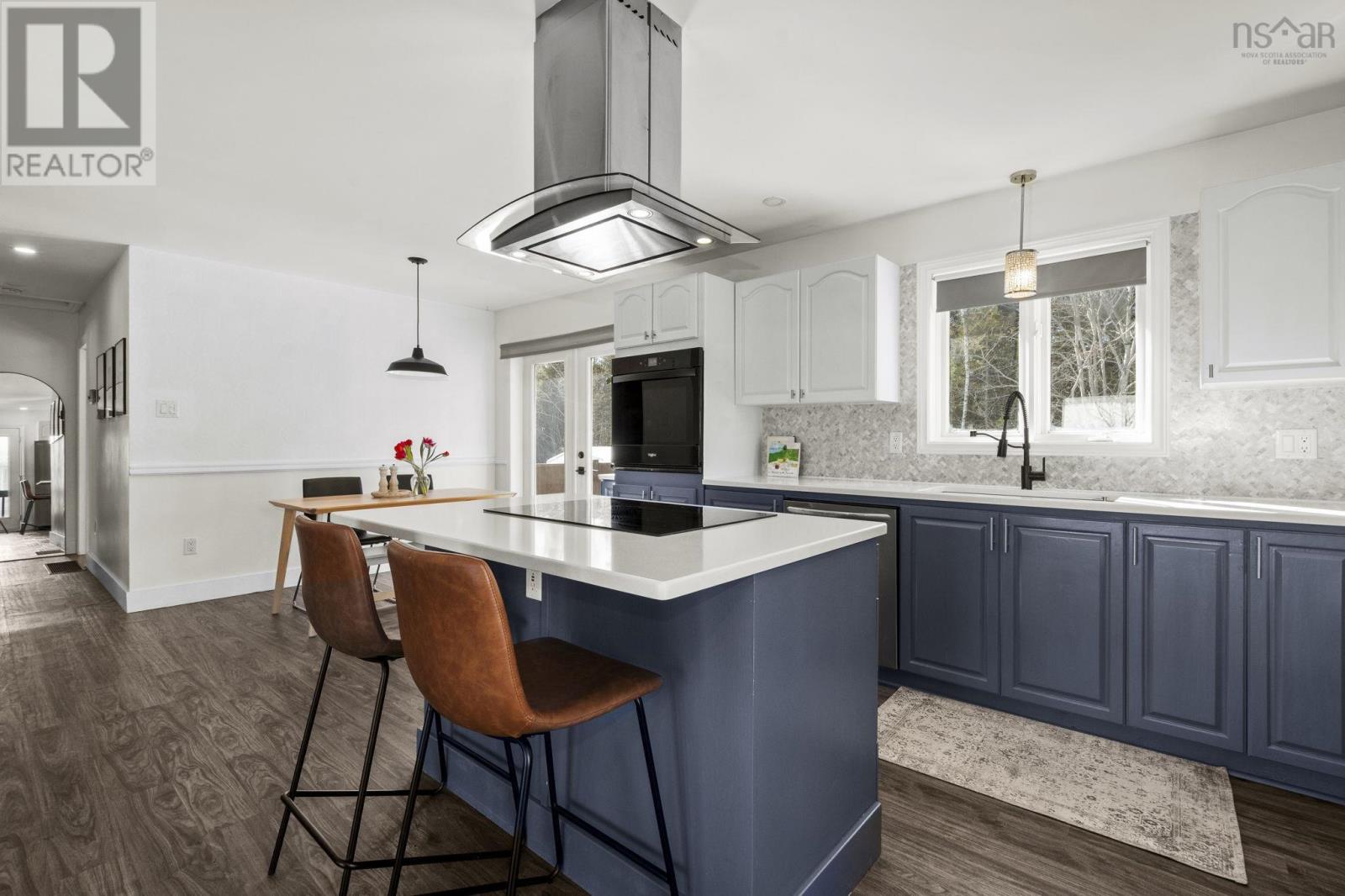 Property 11 of 50 of 198 Hirandale Crescent