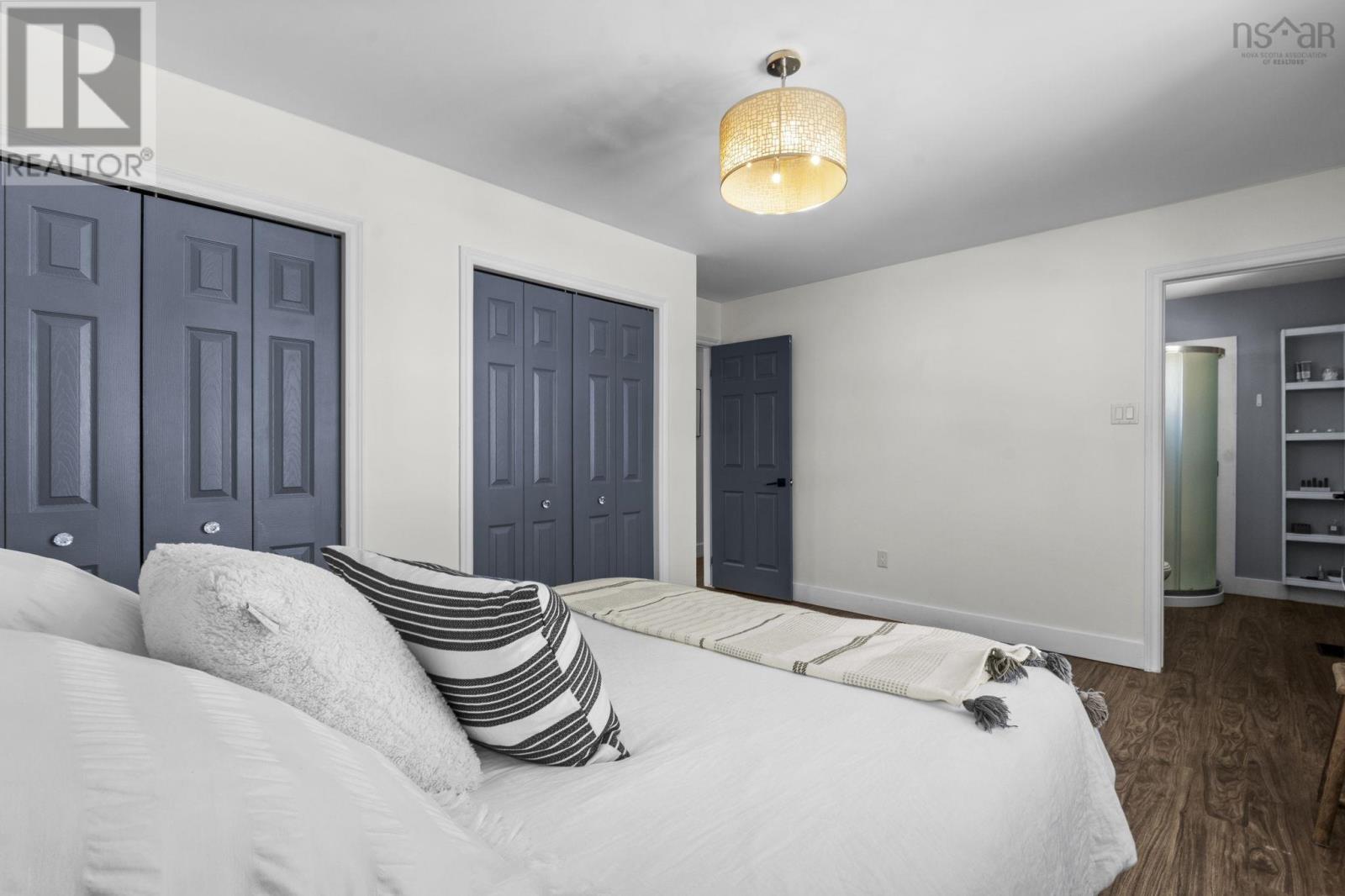 Property 20 of 50 of 198 Hirandale Crescent