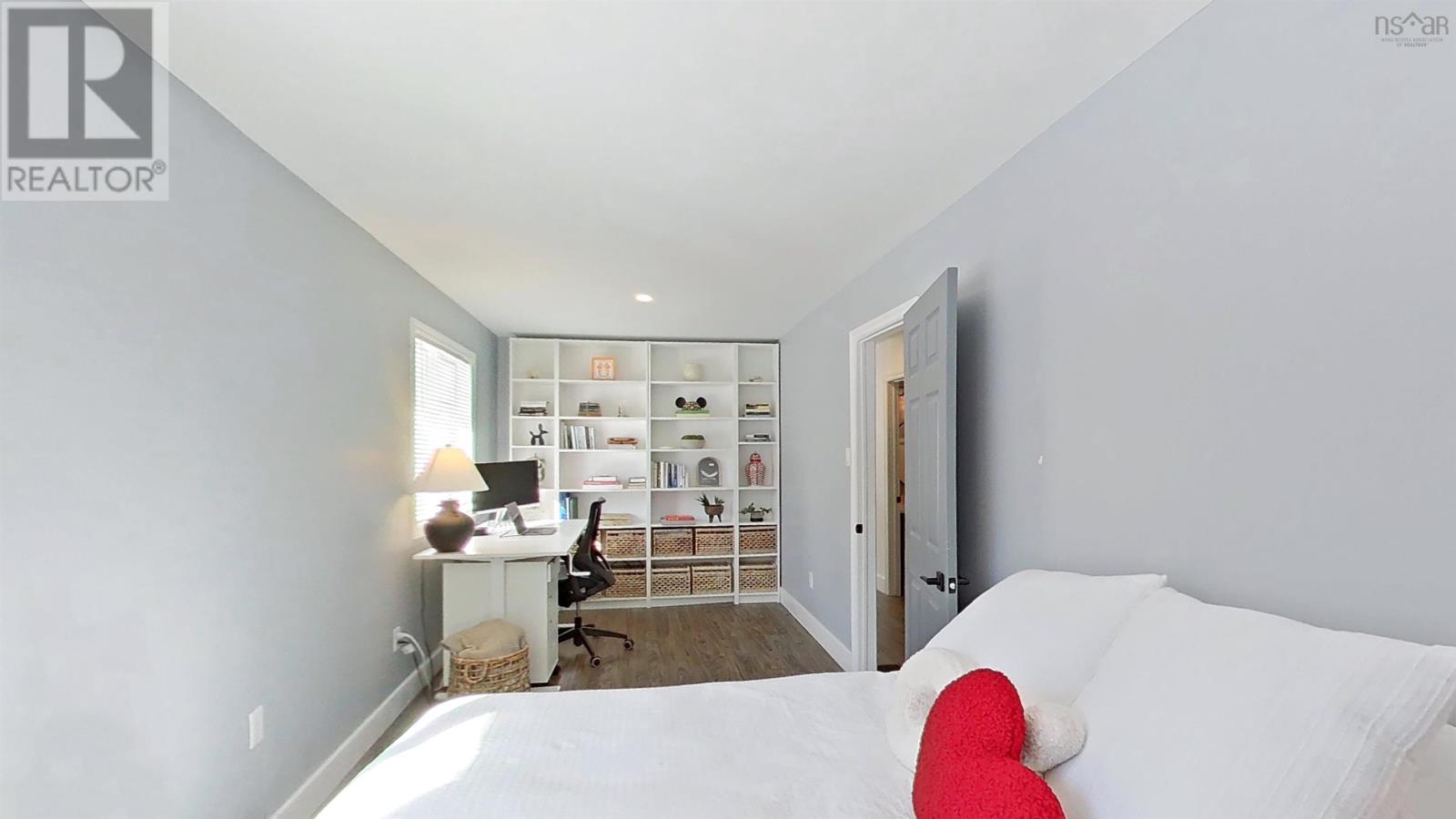 Property 24 of 50 of 198 Hirandale Crescent