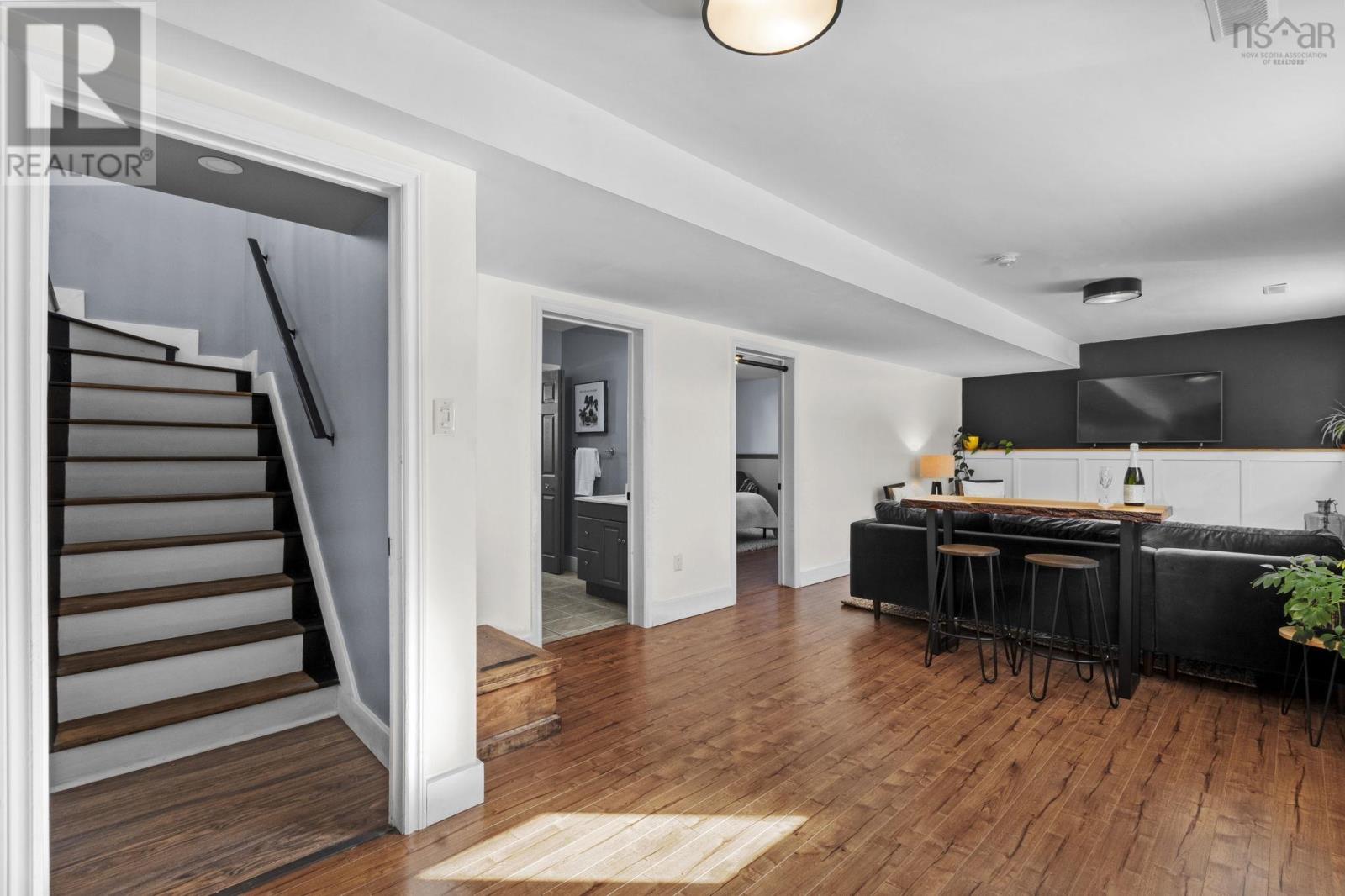 Property 29 of 50 of 198 Hirandale Crescent