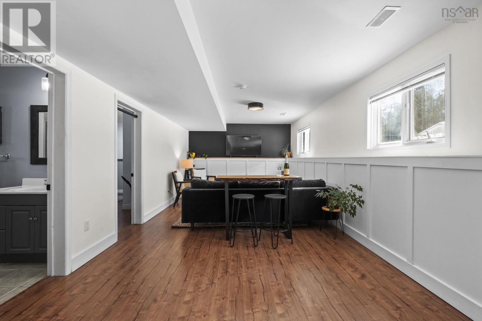 Property 31 of 50 of 198 Hirandale Crescent