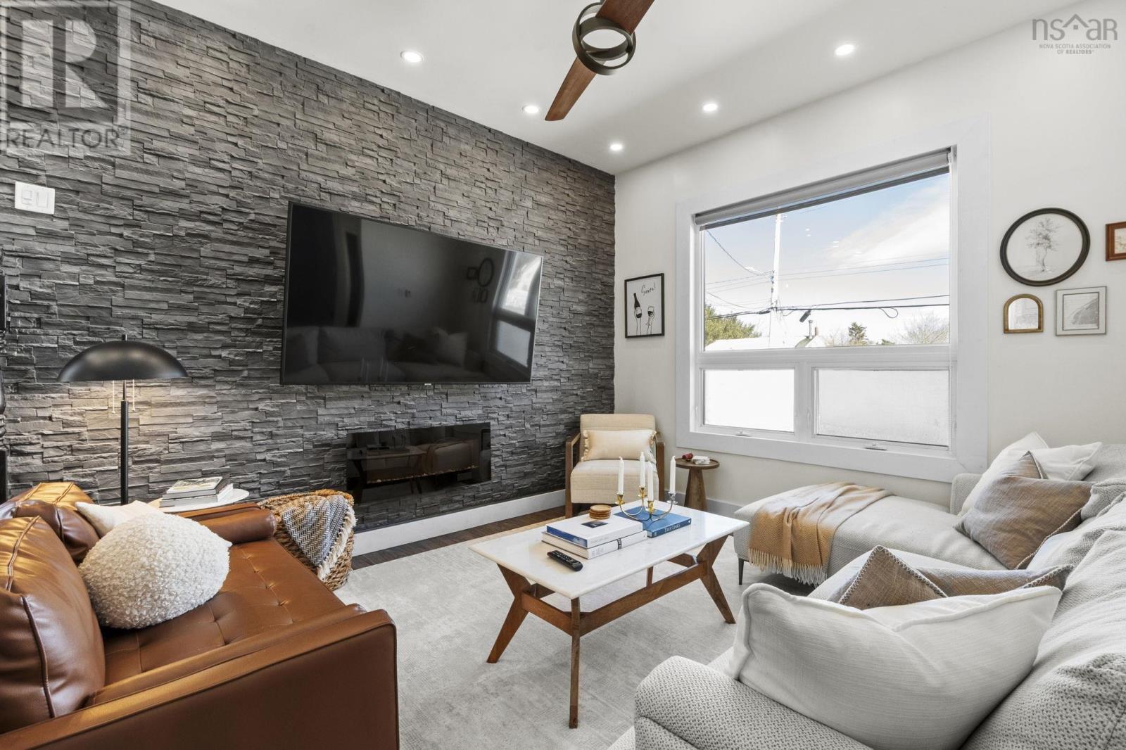 Property 3 of 50 of 198 Hirandale Crescent