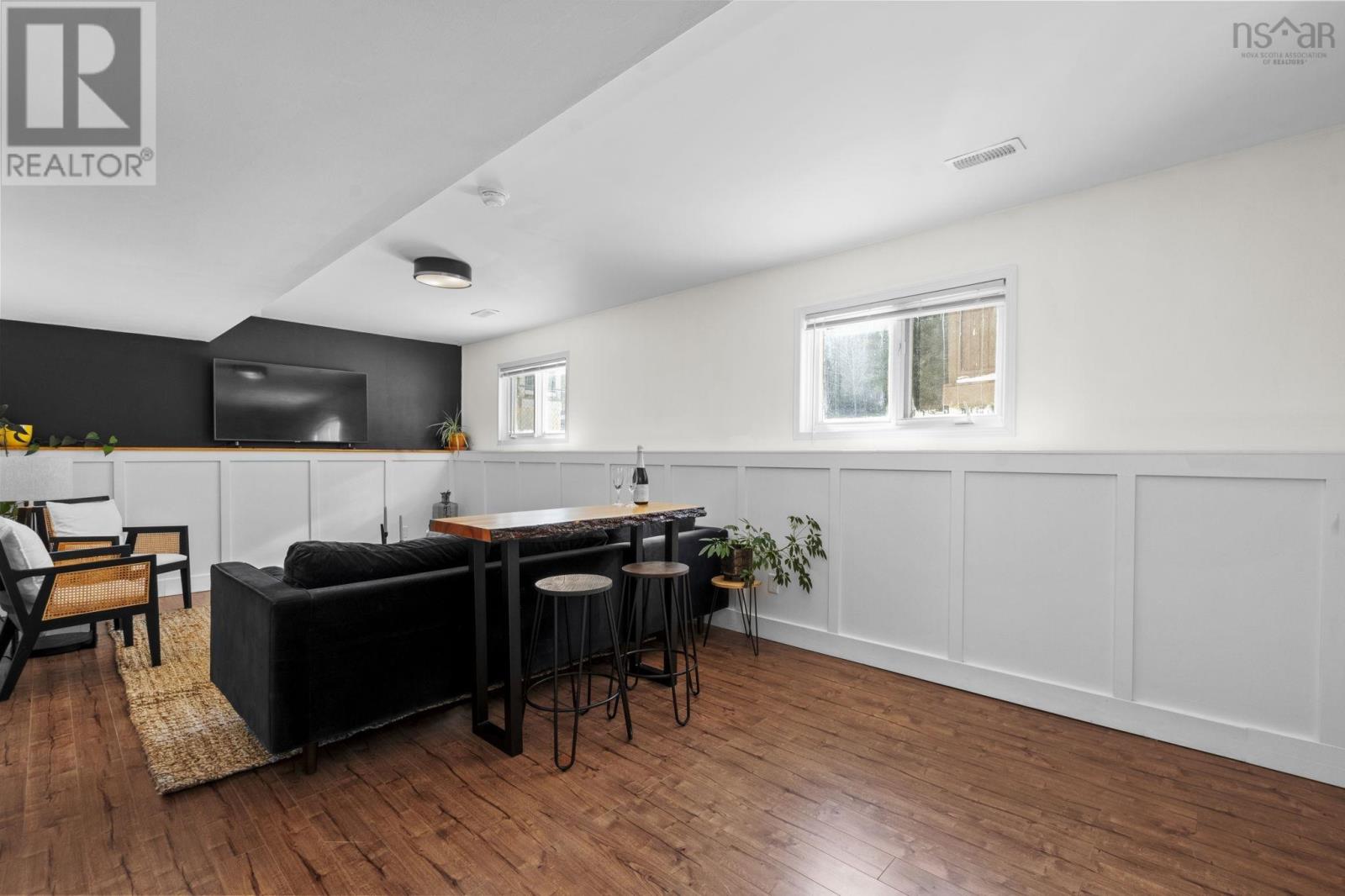 Property 32 of 50 of 198 Hirandale Crescent