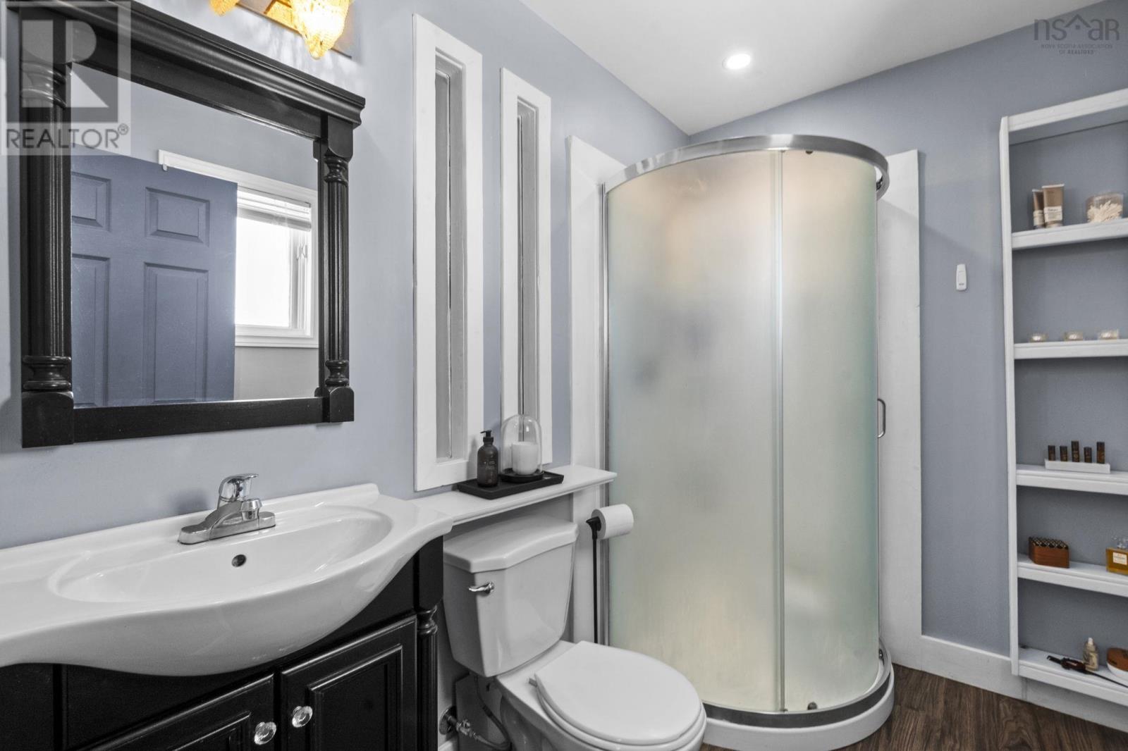 Property 21 of 50 of 198 Hirandale Crescent