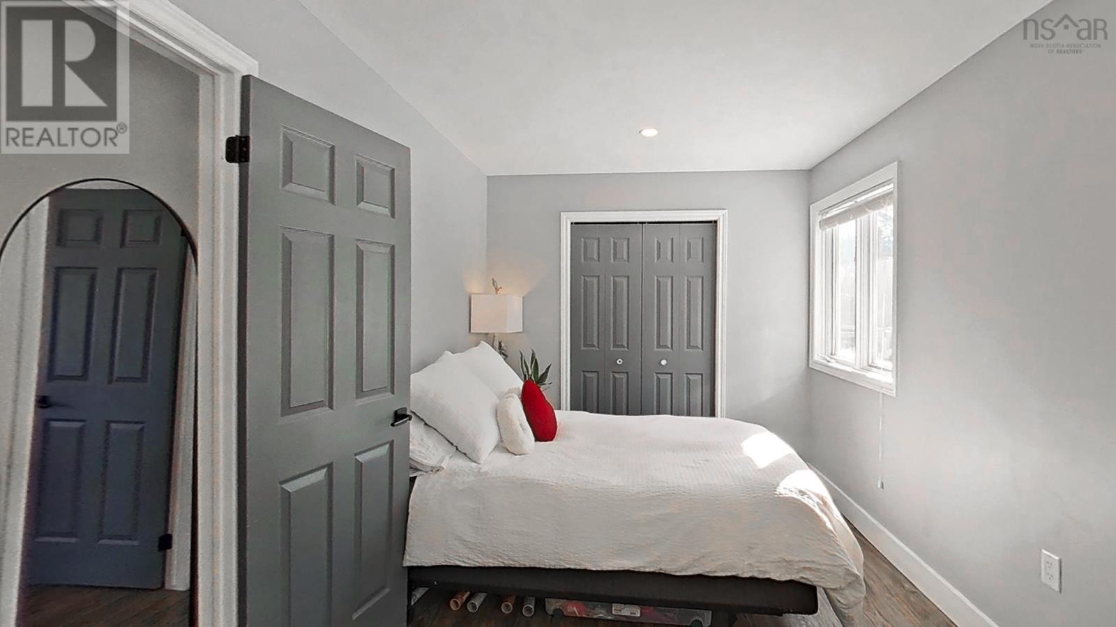 Property 25 of 50 of 198 Hirandale Crescent