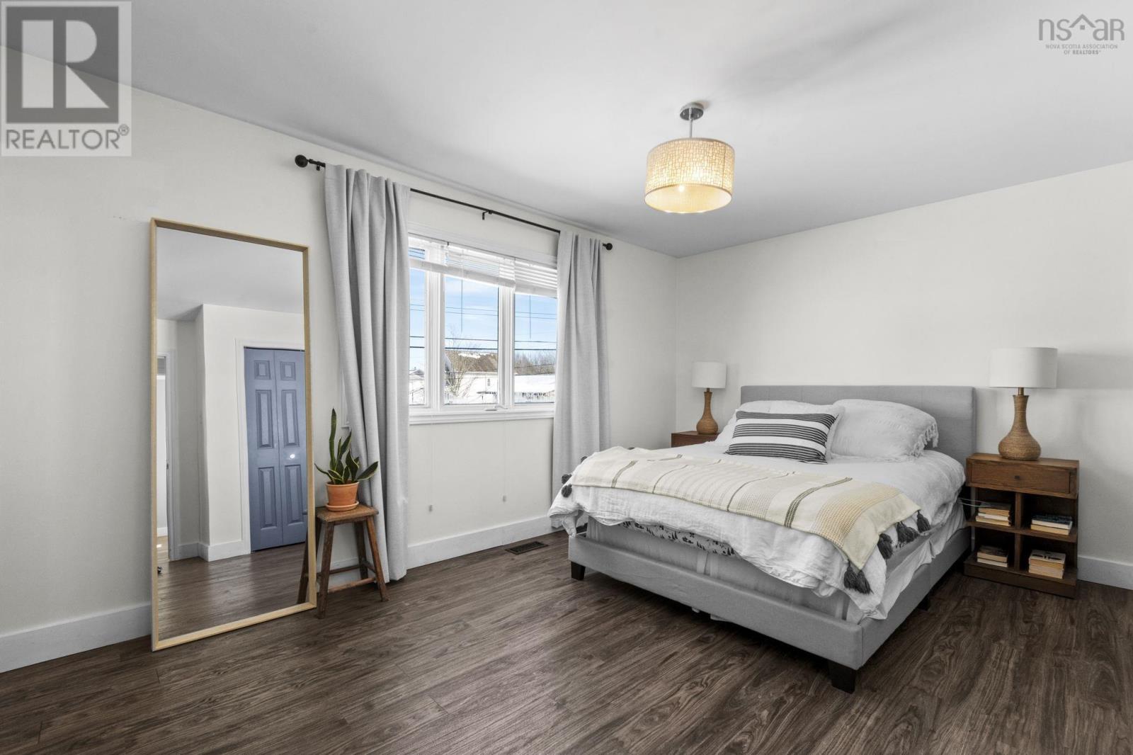 Property 18 of 50 of 198 Hirandale Crescent