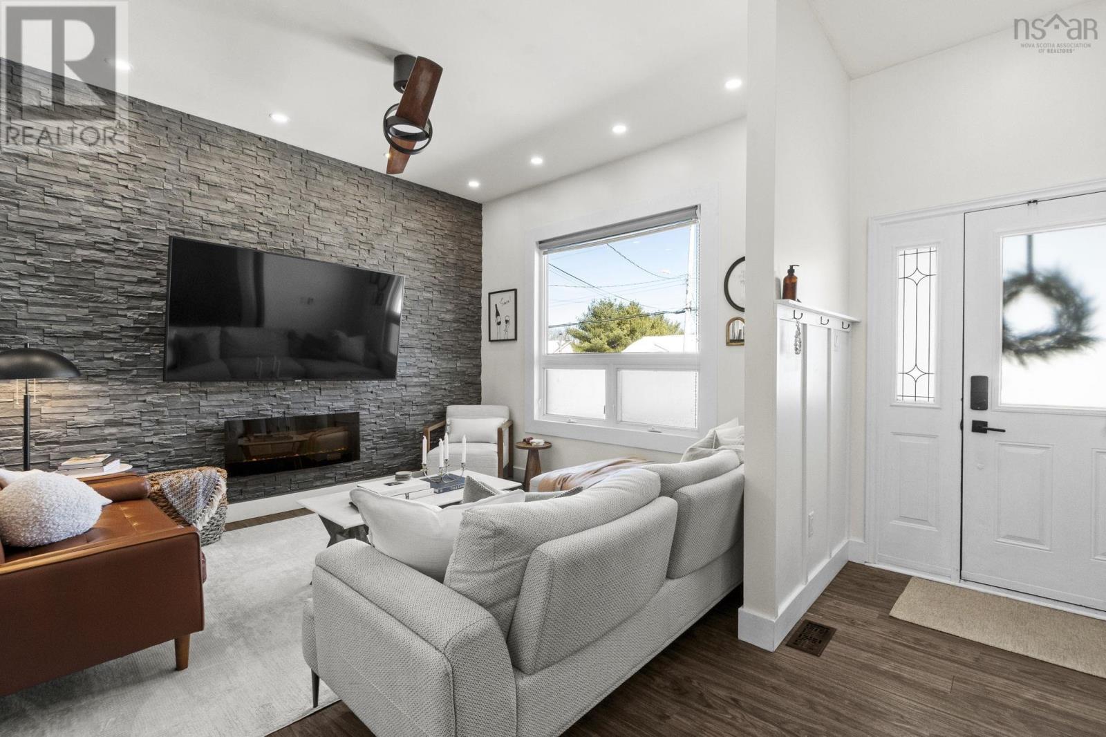 Property 2 of 50 of 198 Hirandale Crescent