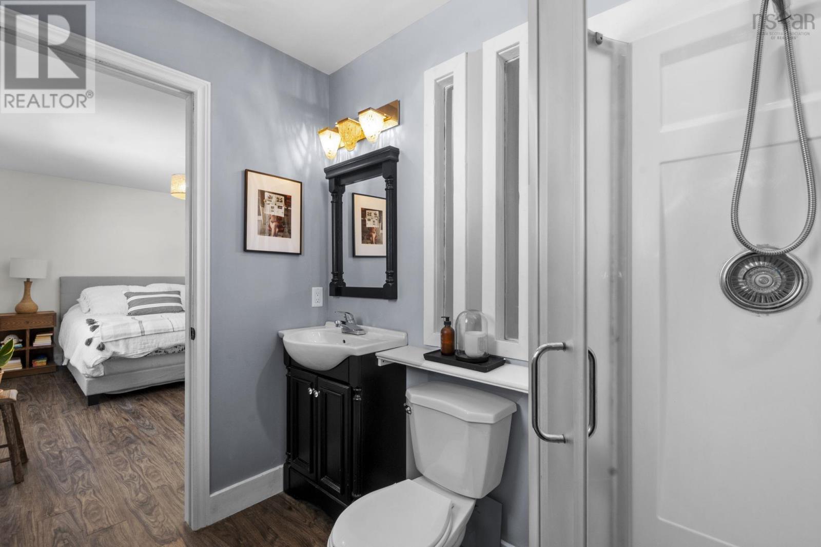 Property 28 of 50 of 198 Hirandale Crescent