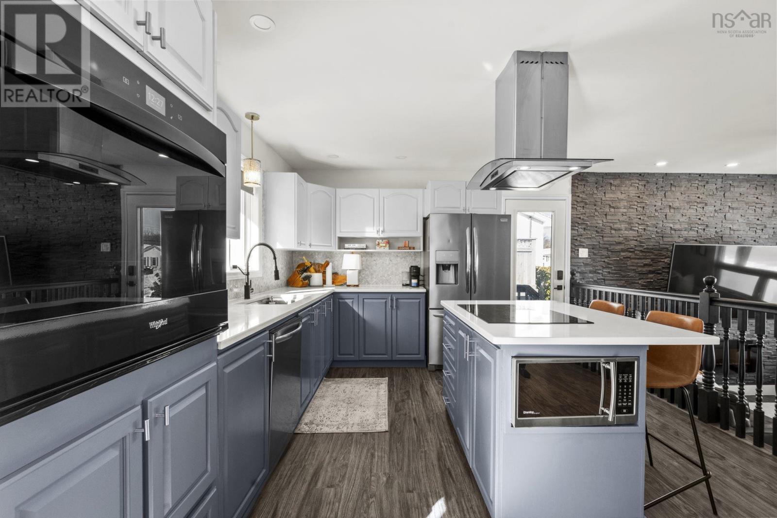 Property 7 of 50 of 198 Hirandale Crescent