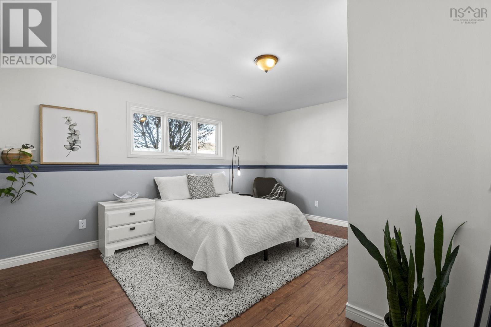 Property 35 of 50 of 198 Hirandale Crescent