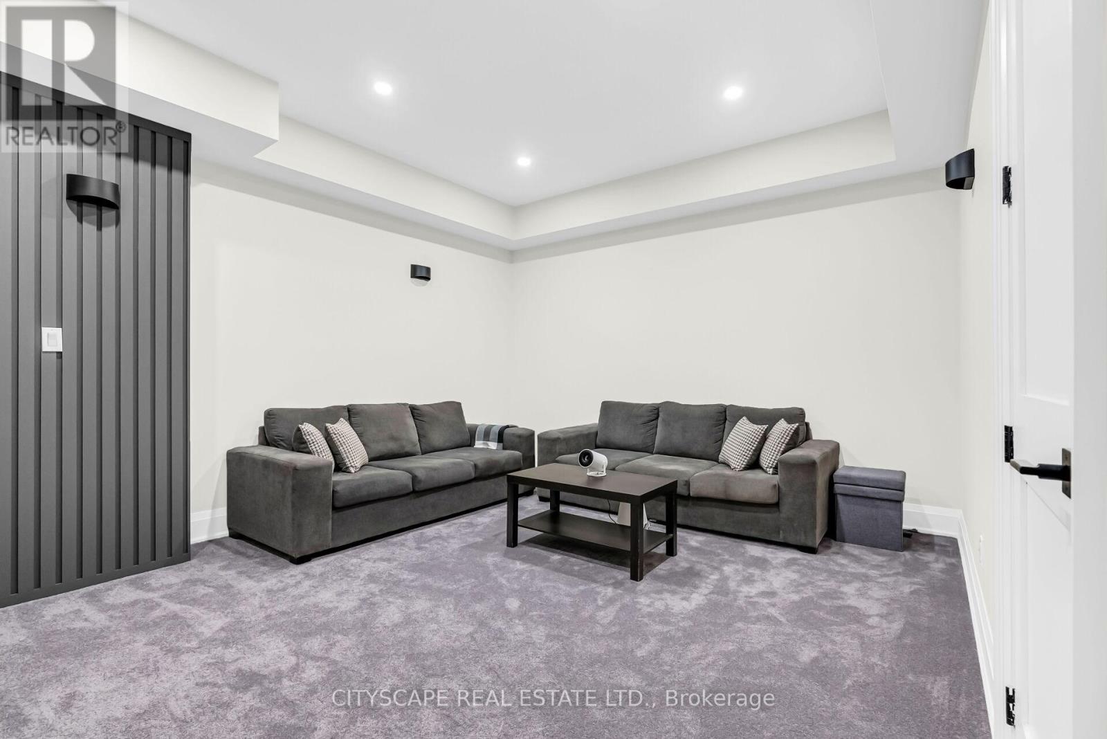 140 HILLMOUNT AVENUE - 43
