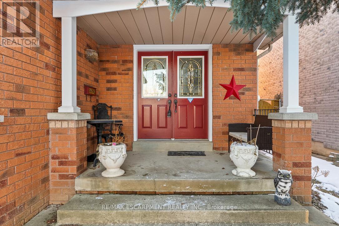 270 Cresthaven photo 3