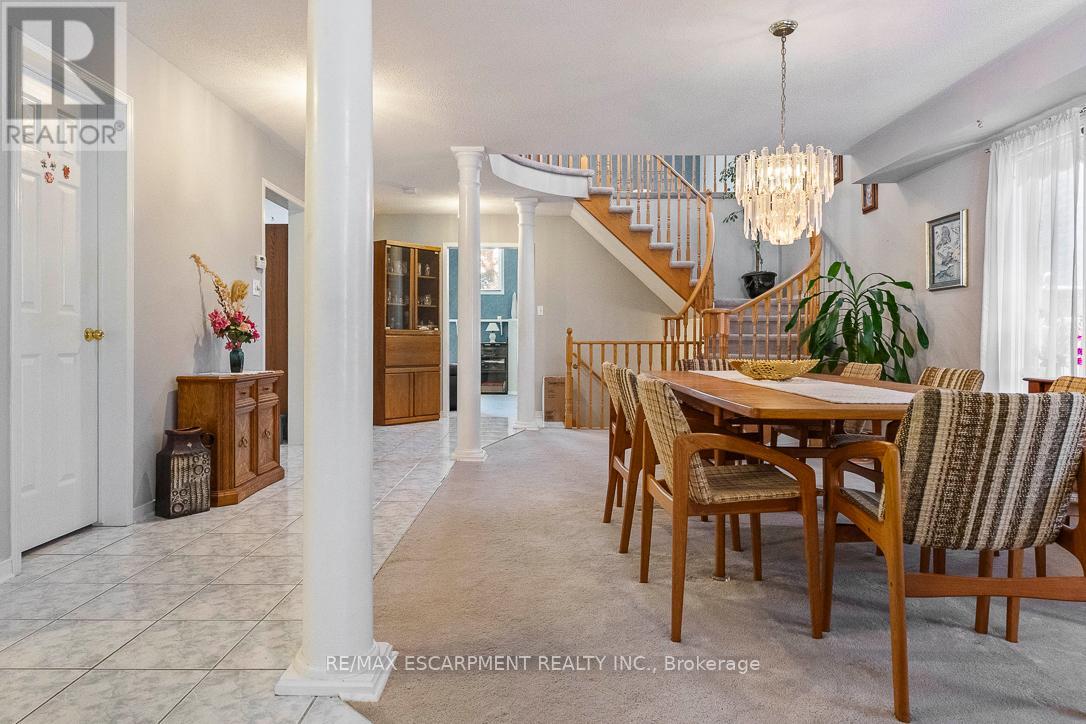 270 Cresthaven photo 5