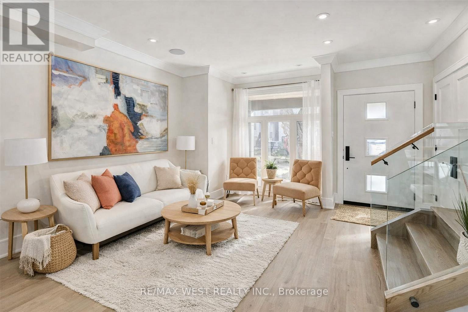 94 LAKE CRESCENT - Photo 2 of 15, Toronto (Mimico), Ontario