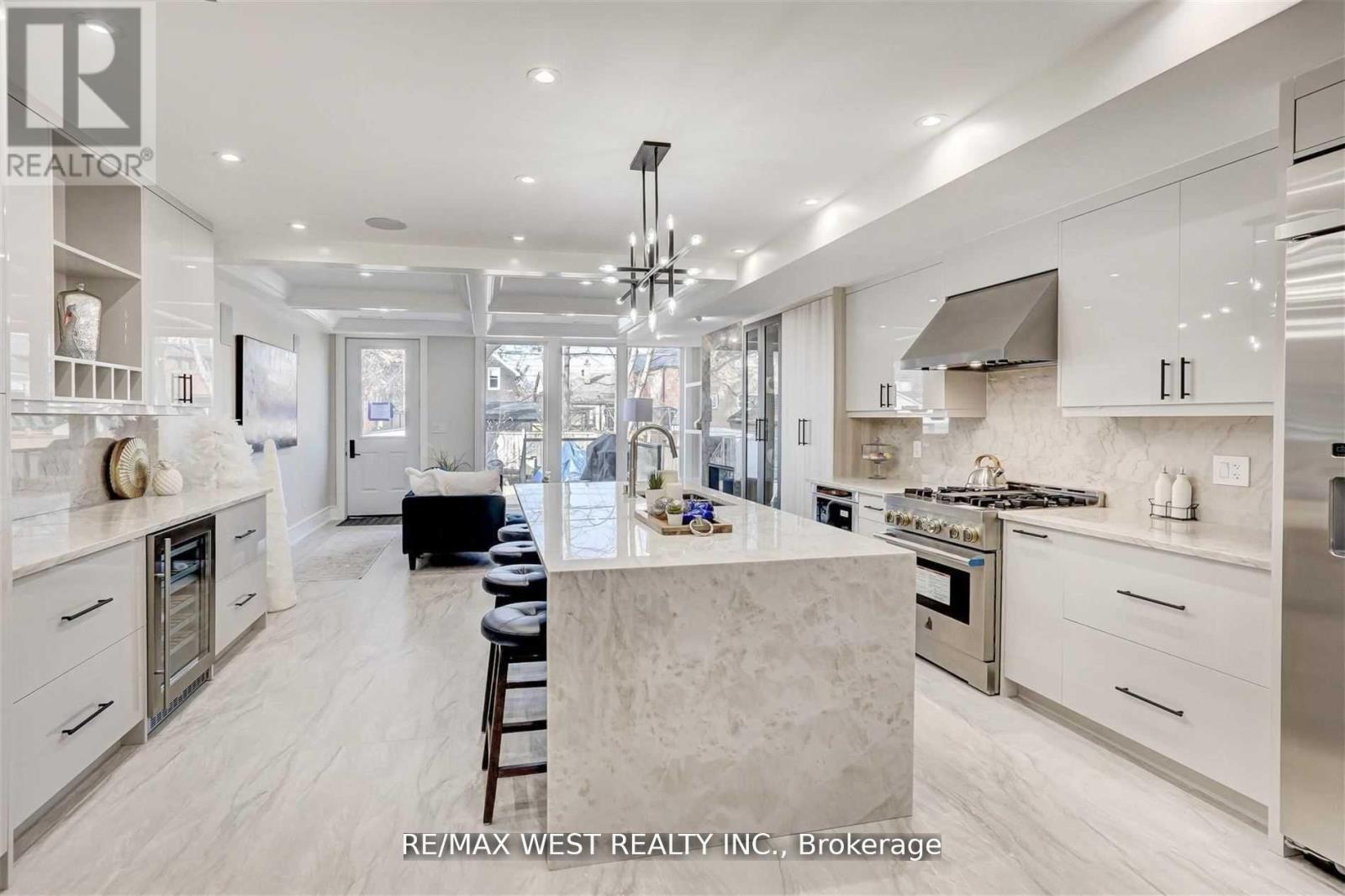 94 LAKE CRESCENT - Photo 5 of 15, Toronto (Mimico), Ontario