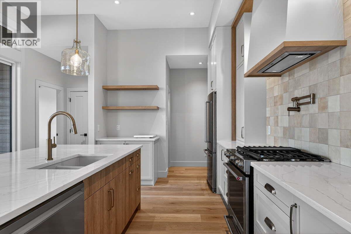  2066 Cortina Drive, Kelowna