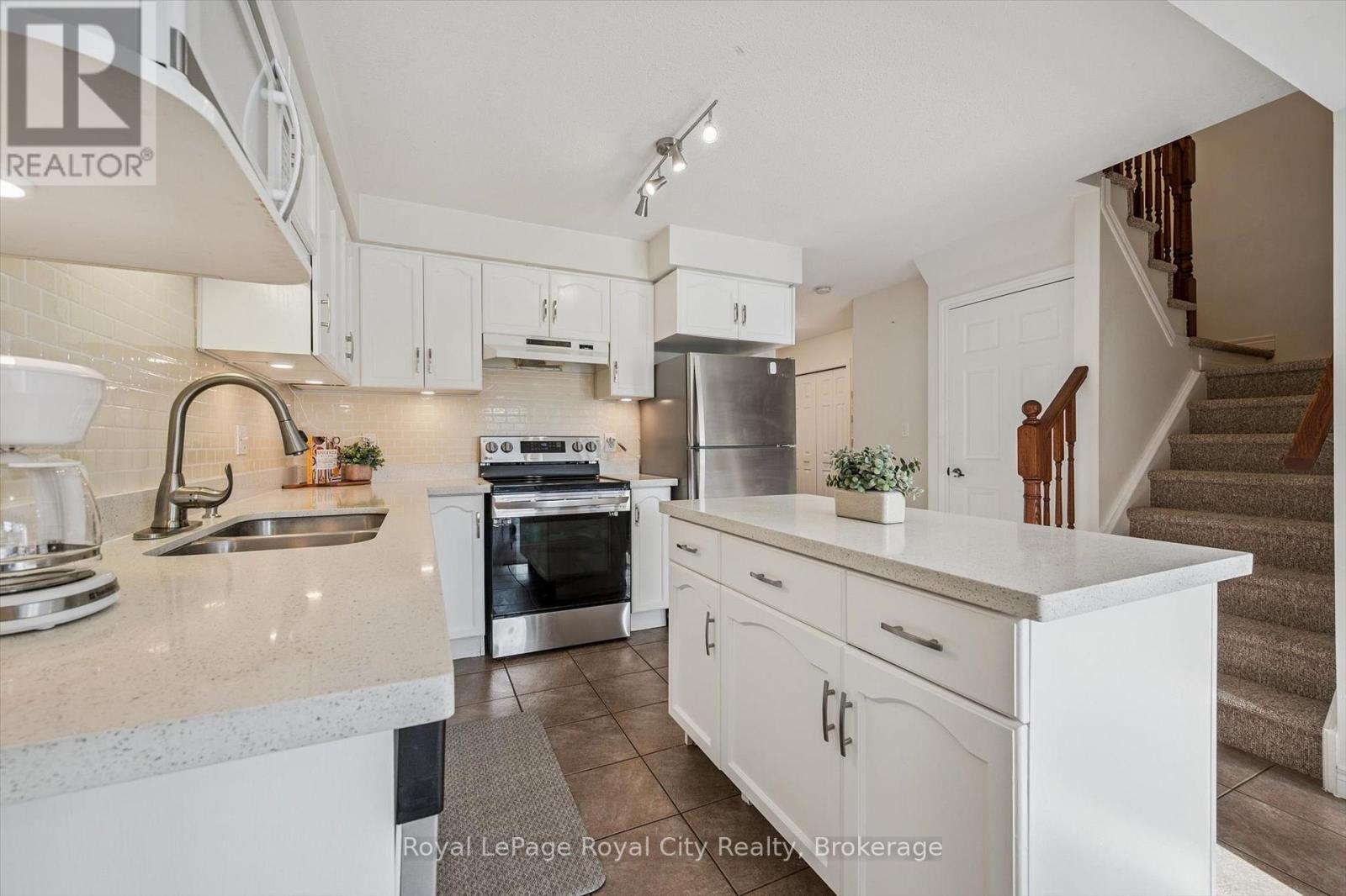 6 - 361 ARKELL ROAD - Photo 5 of 32, Guelph (Pineridge/Westminster Woods), Ontario