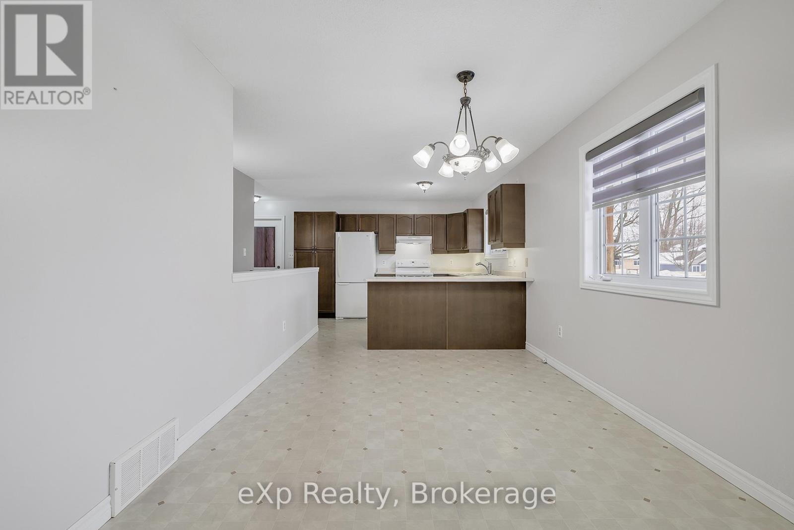 725 BINNING STREET W - Photo 3 of 31, North Perth (Listowel), Ontario