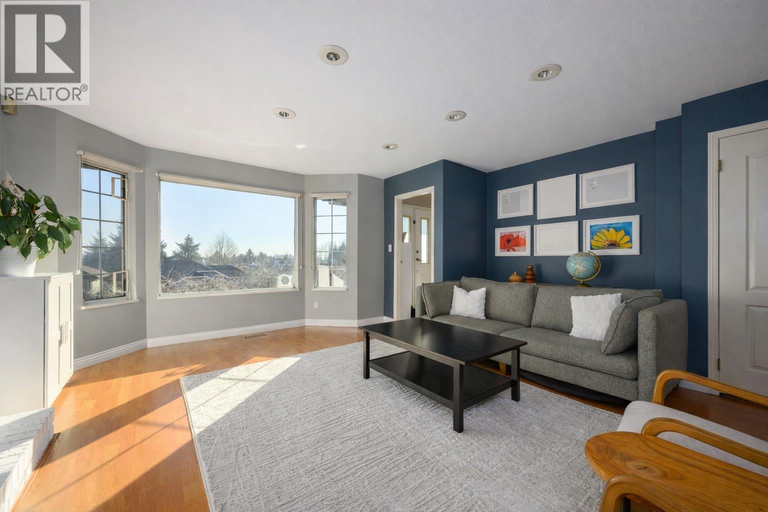 2735 TEMPE KNOLL DRIVE - Photo 4 of 40, North Vancouver, British Columbia