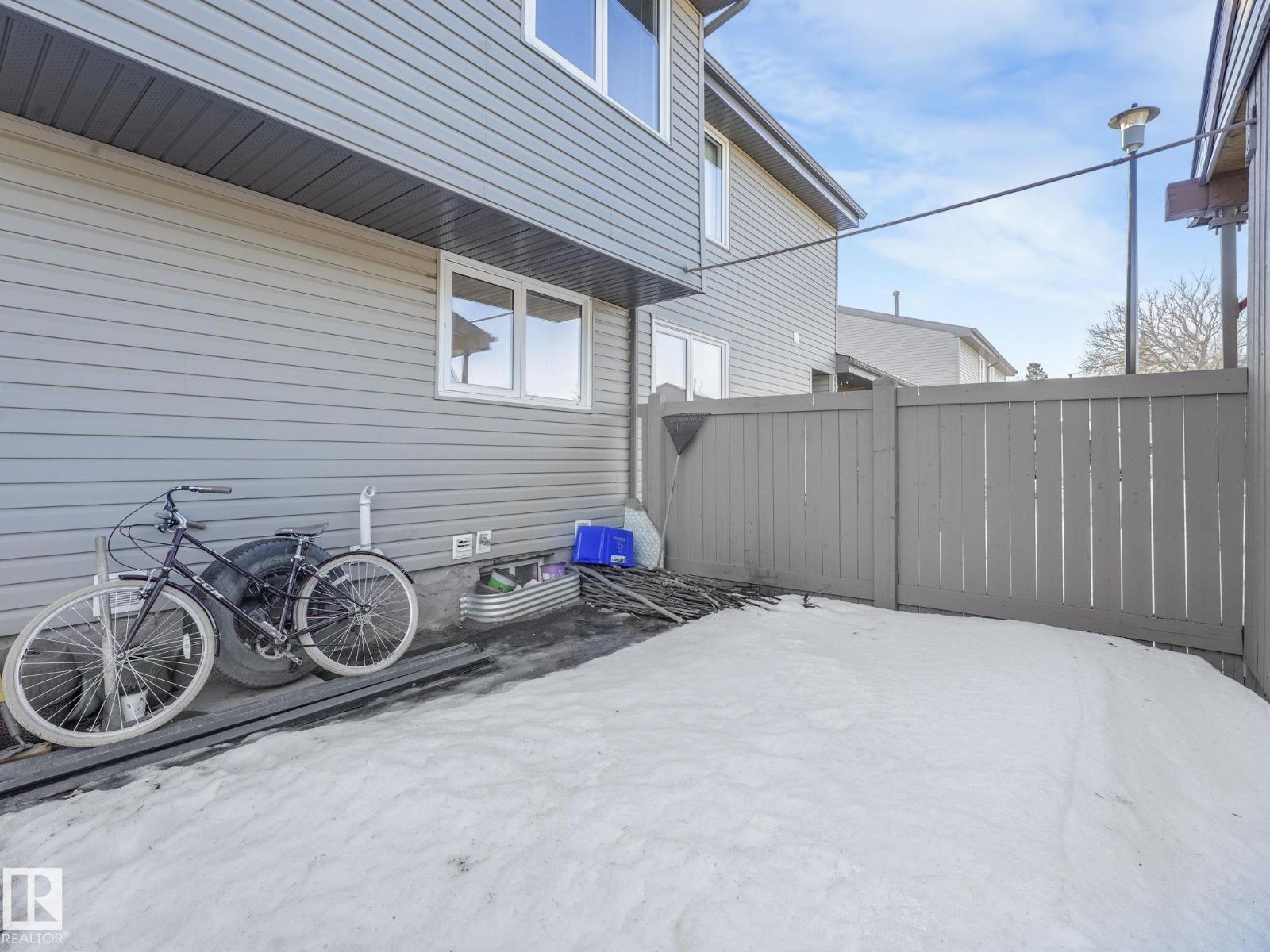 12 AKINSDALE GARDENS - Photo 3 of 49, St. Albert, Alberta