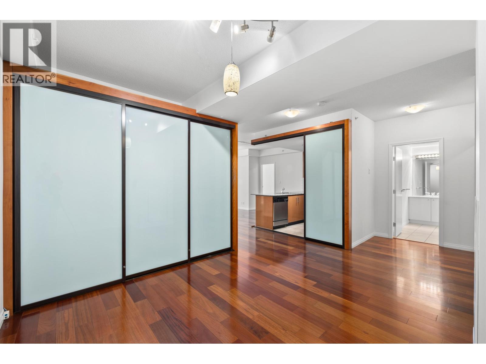 307 100 E ESPLANADE AVENUE - Photo 5 of 40, North Vancouver, British Columbia