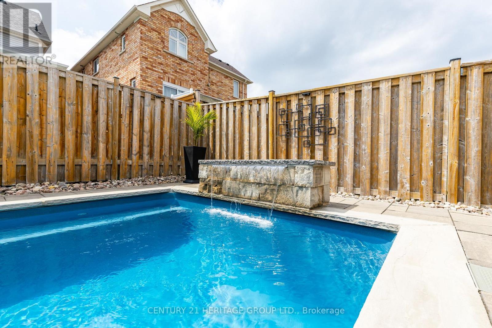 106 LAURENDALE AVENUE — photo 26