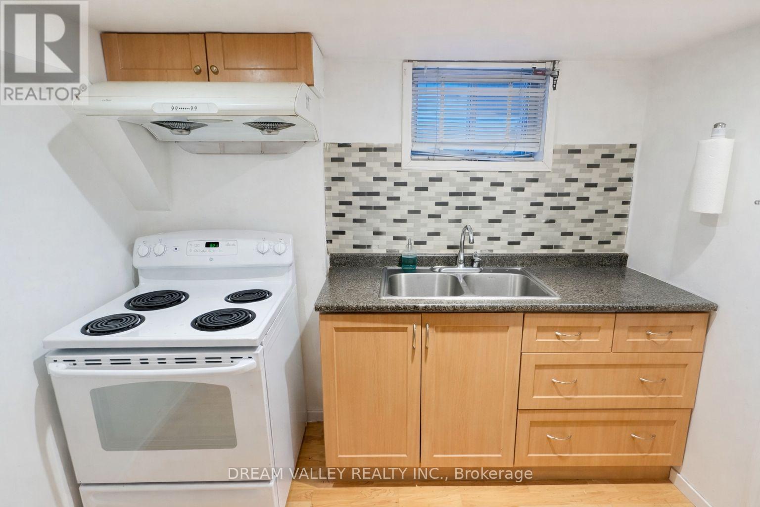 50 KILGREGGAN CRESCENT - Photo 3 of 7, Toronto (Bendale), Ontario