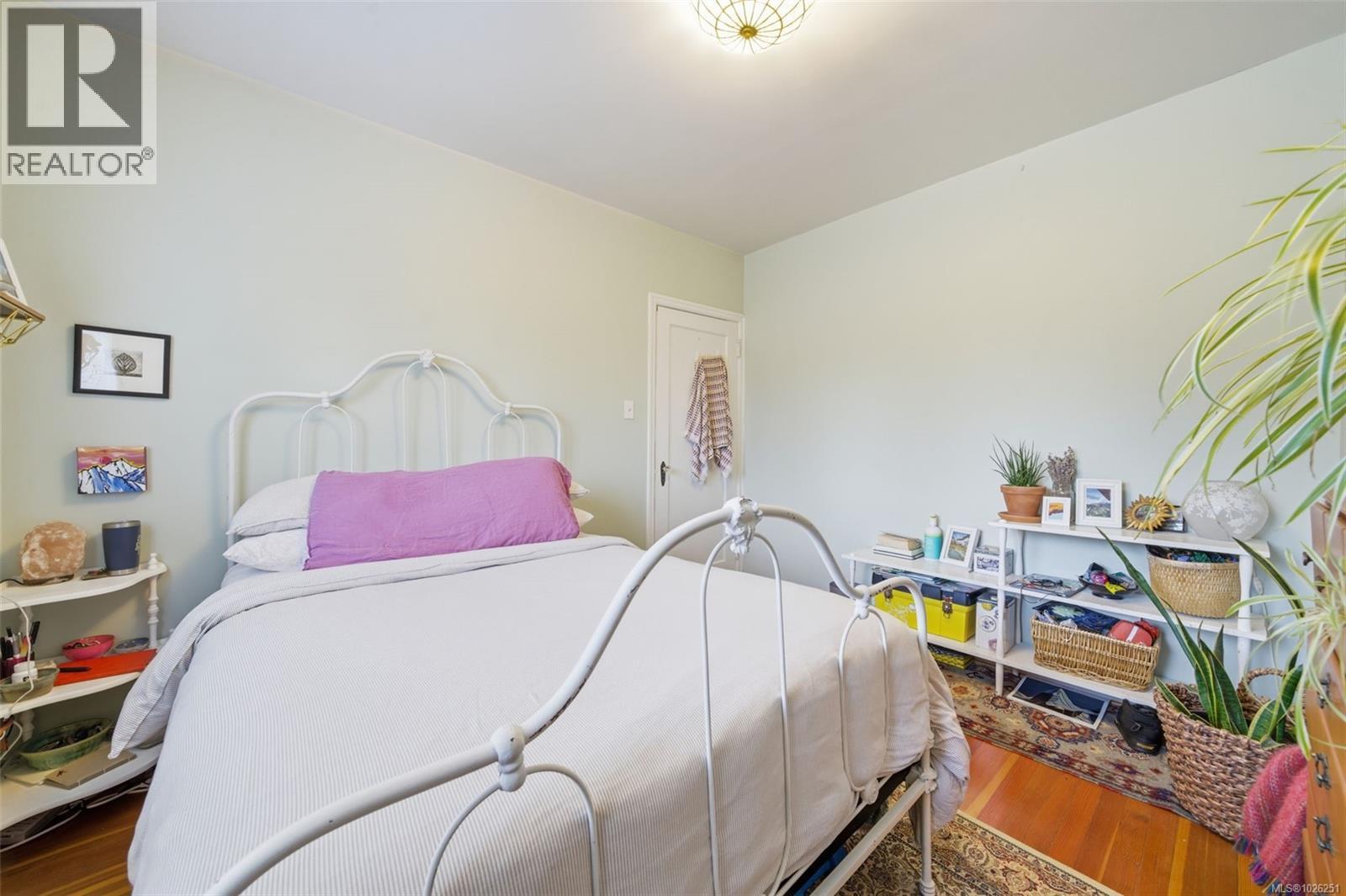  990 Hampshire Road, Oak Bay