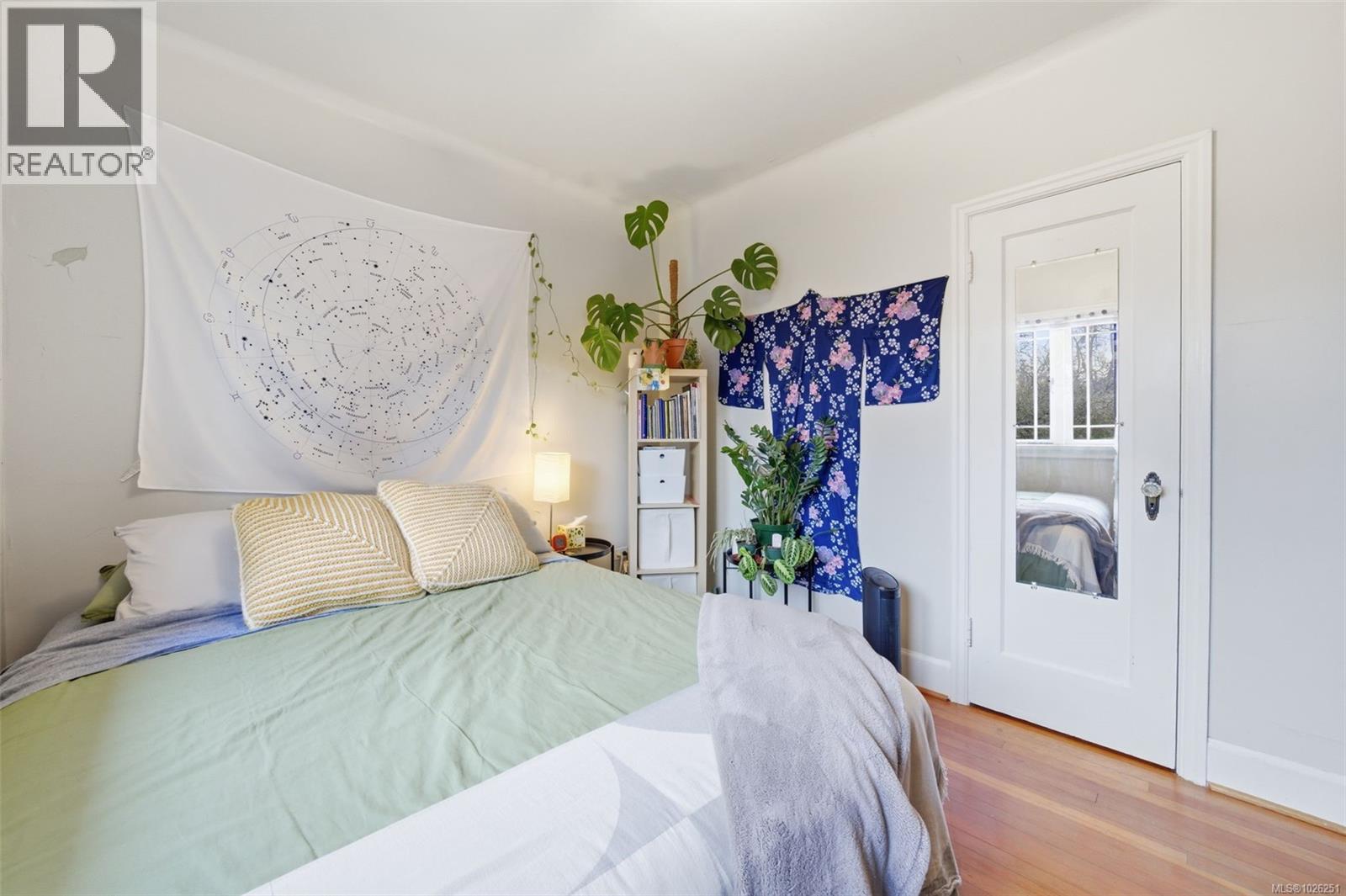  990 Hampshire Road, Oak Bay