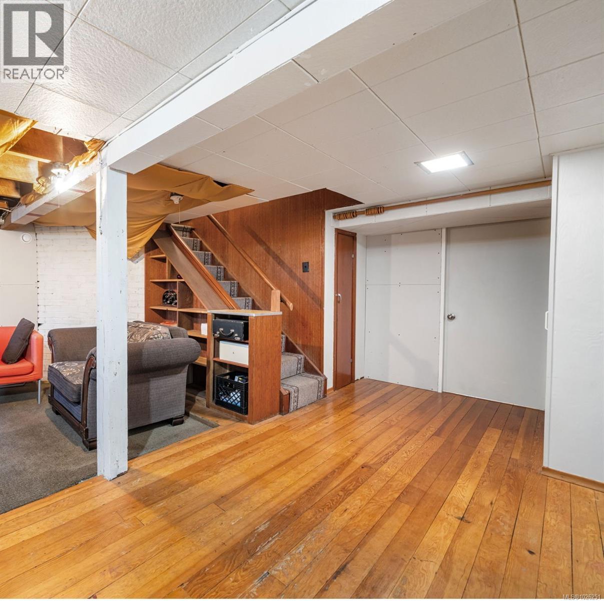  990 Hampshire Road, Oak Bay