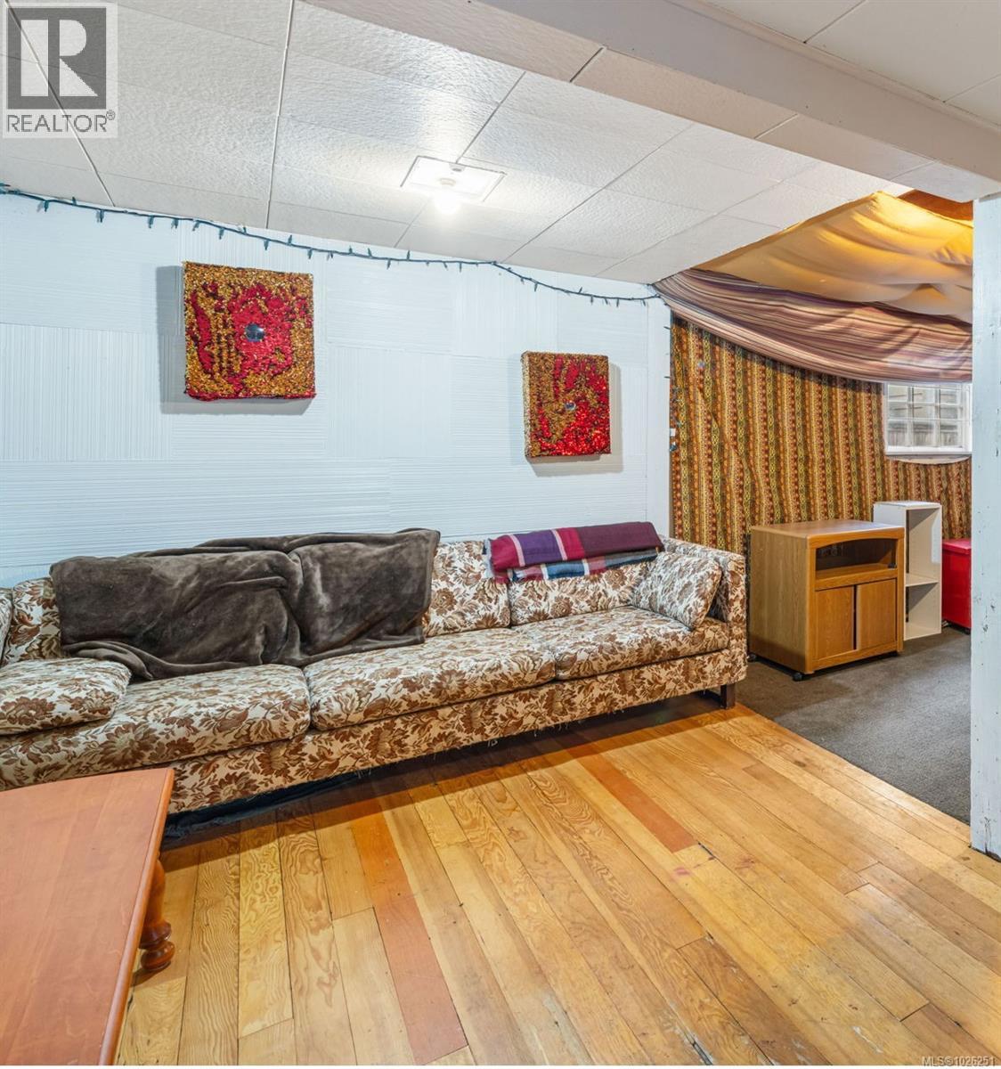  990 Hampshire Road, Oak Bay