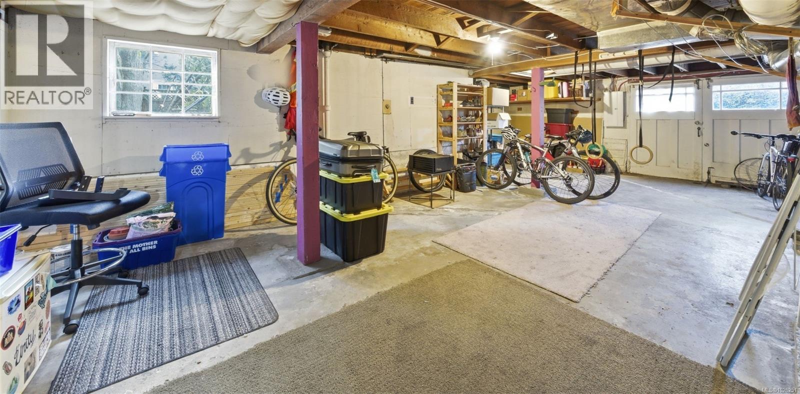  990 Hampshire Road, Oak Bay