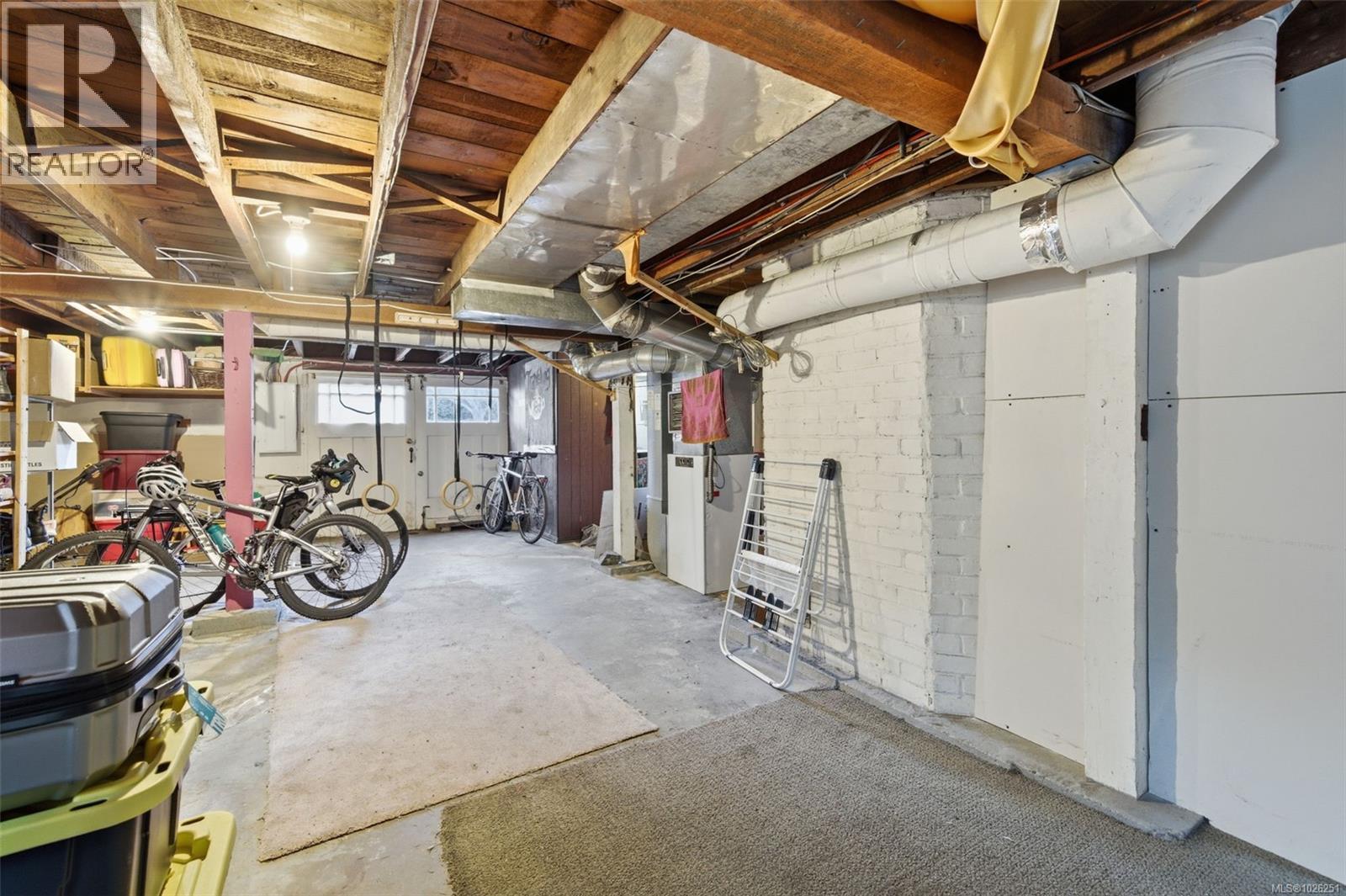  990 Hampshire Road, Oak Bay