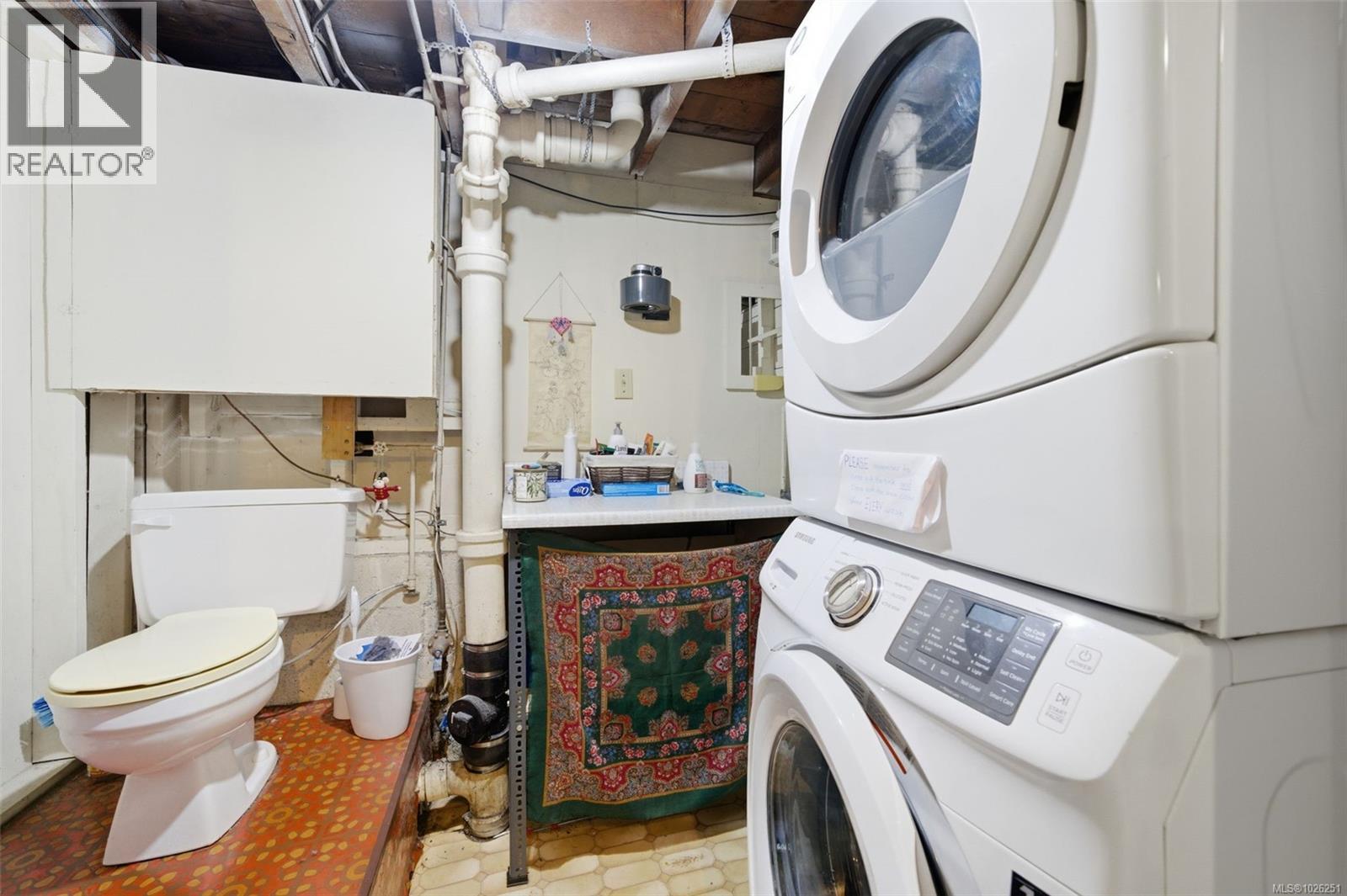  990 Hampshire Road, Oak Bay