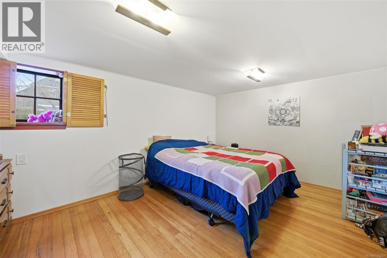  990 Hampshire Road, Oak Bay