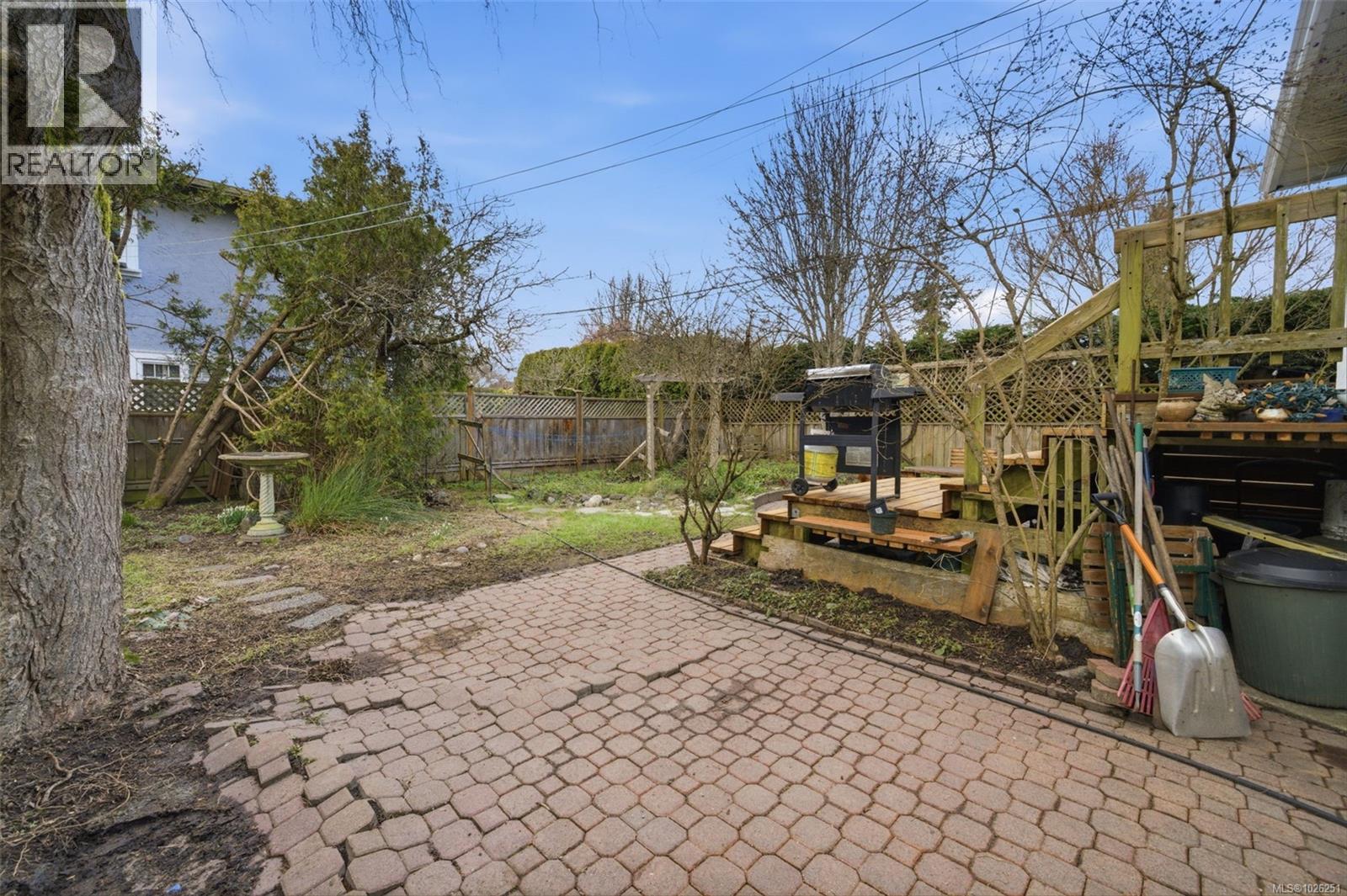  990 Hampshire Road, Oak Bay