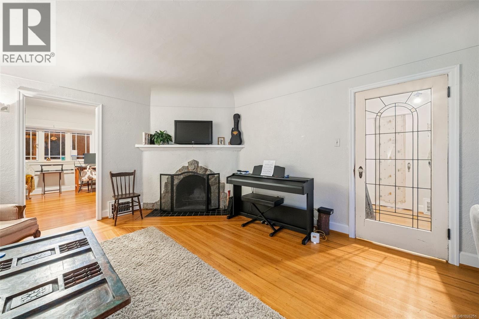  990 Hampshire Road, Oak Bay