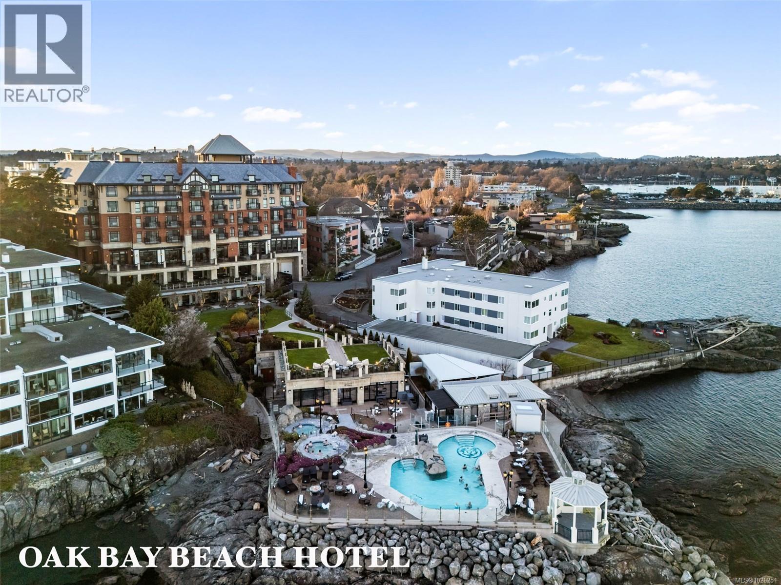  990 Hampshire Road, Oak Bay