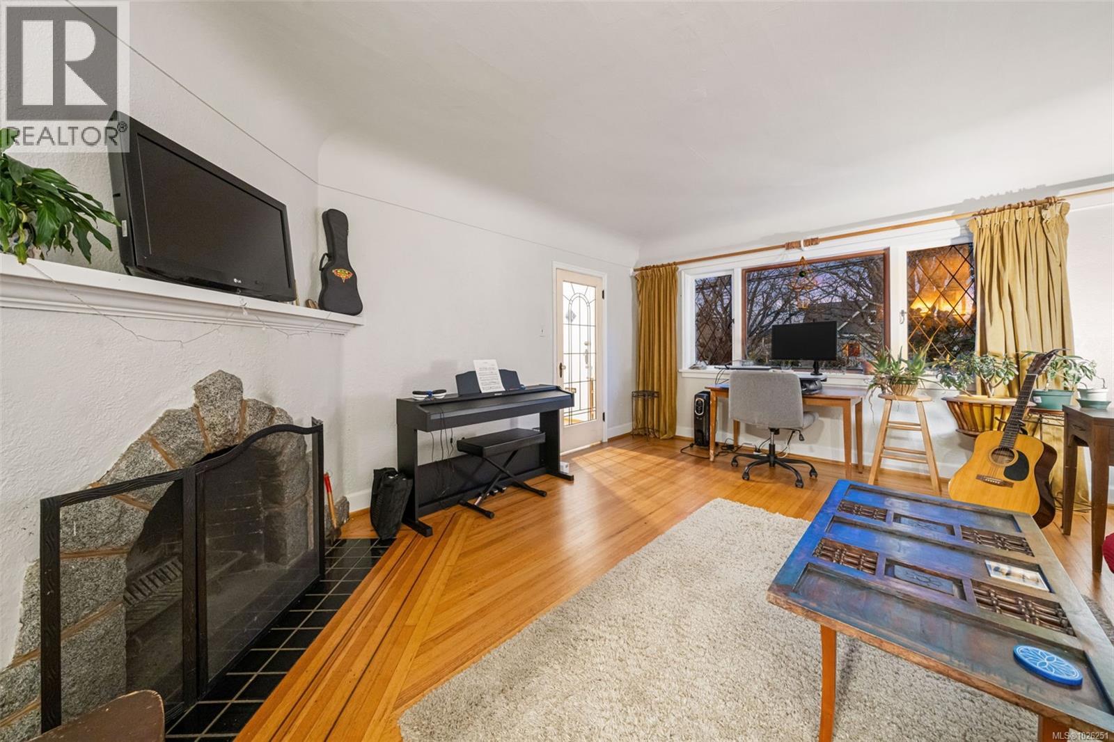  990 Hampshire Road, Oak Bay