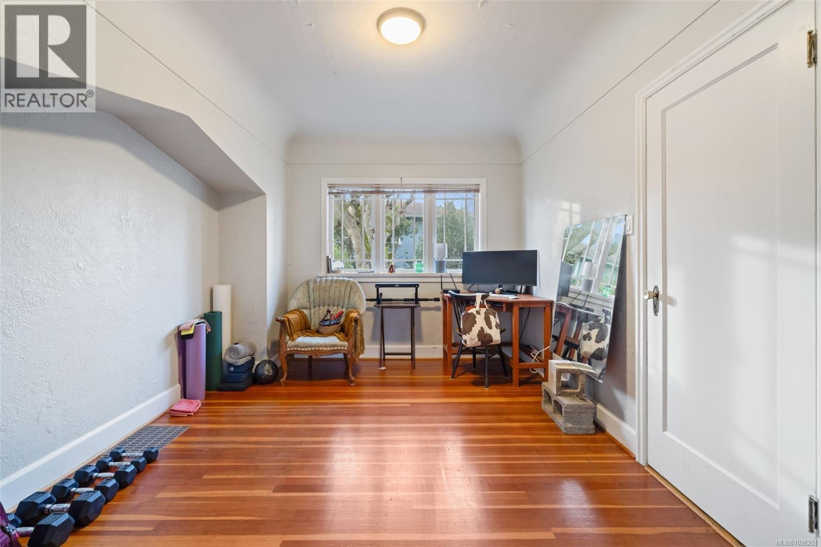  990 Hampshire Road, Oak Bay