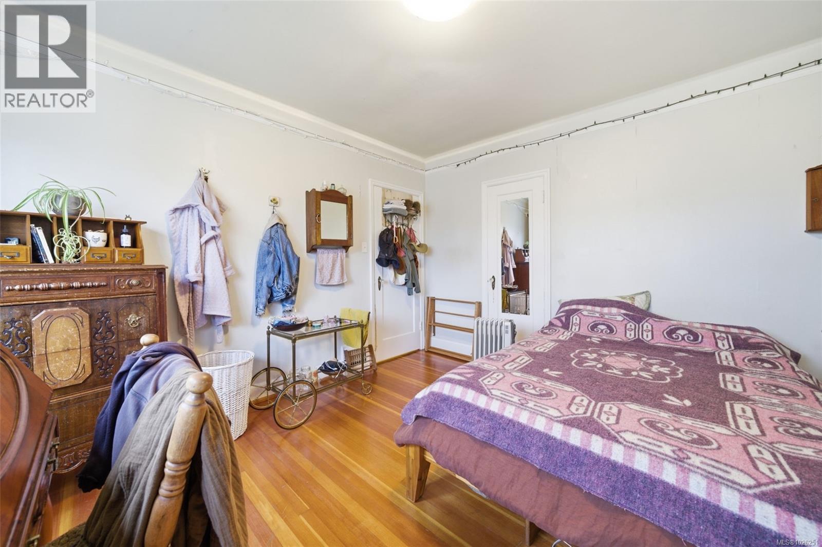  990 Hampshire Road, Oak Bay