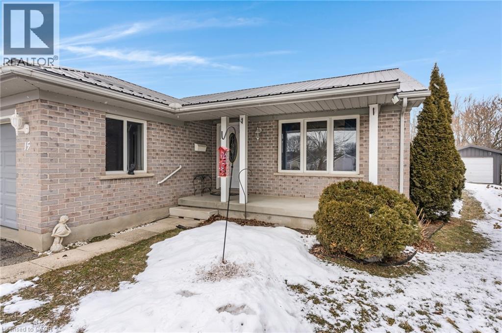 15 ERIN Court - Photo 3 of 49, Aylmer, Ontario