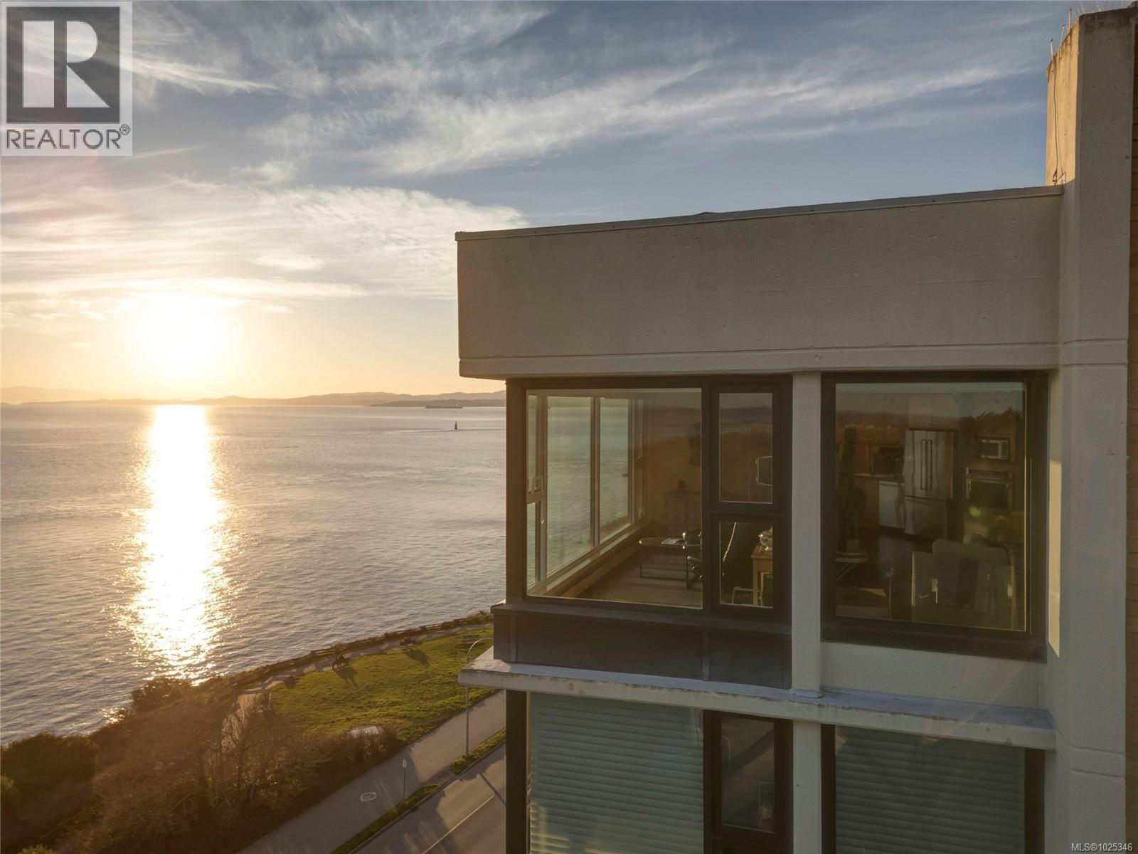 902 670 Dallas Road, Victoria