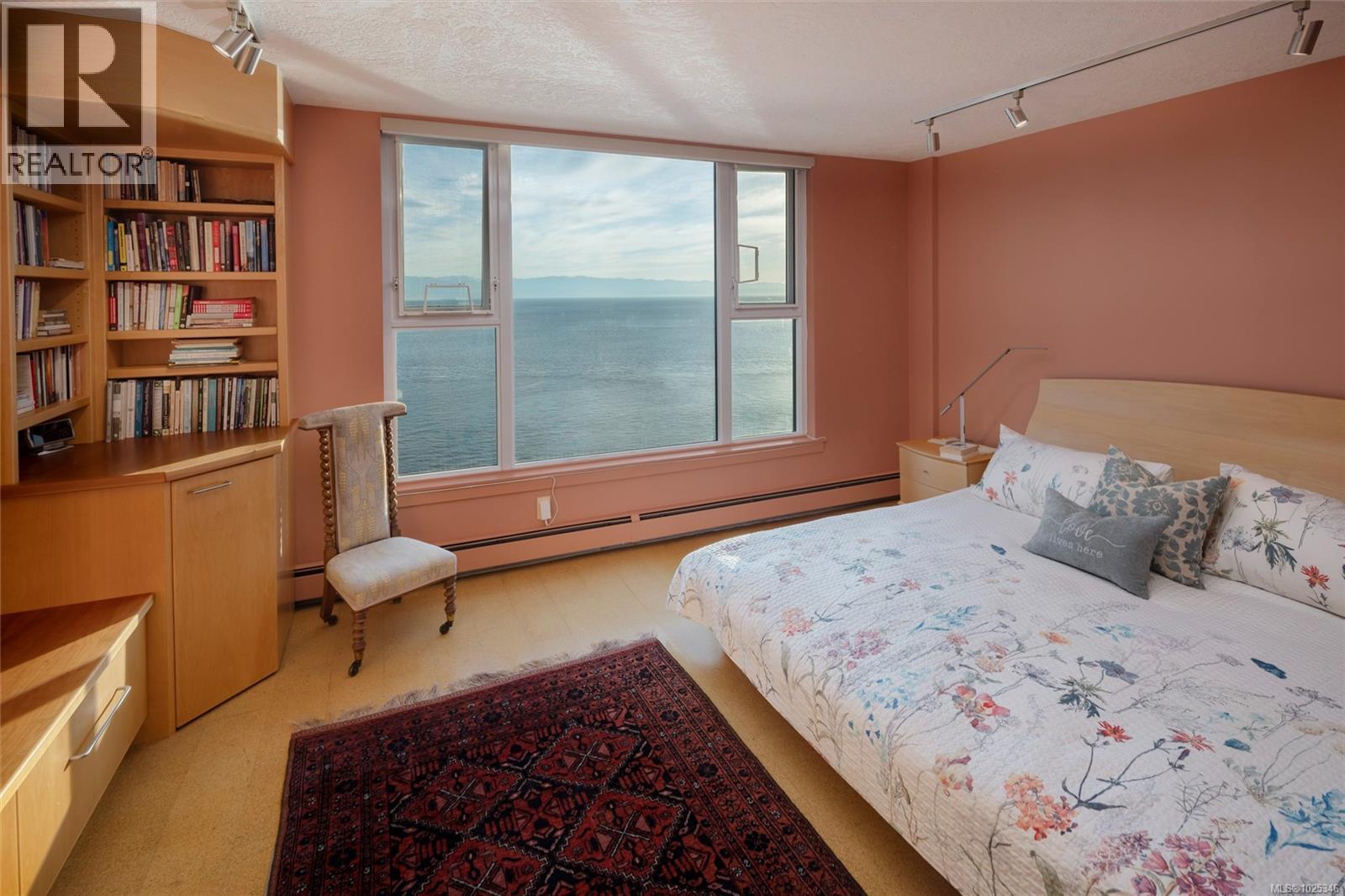 902 670 Dallas Road, Victoria