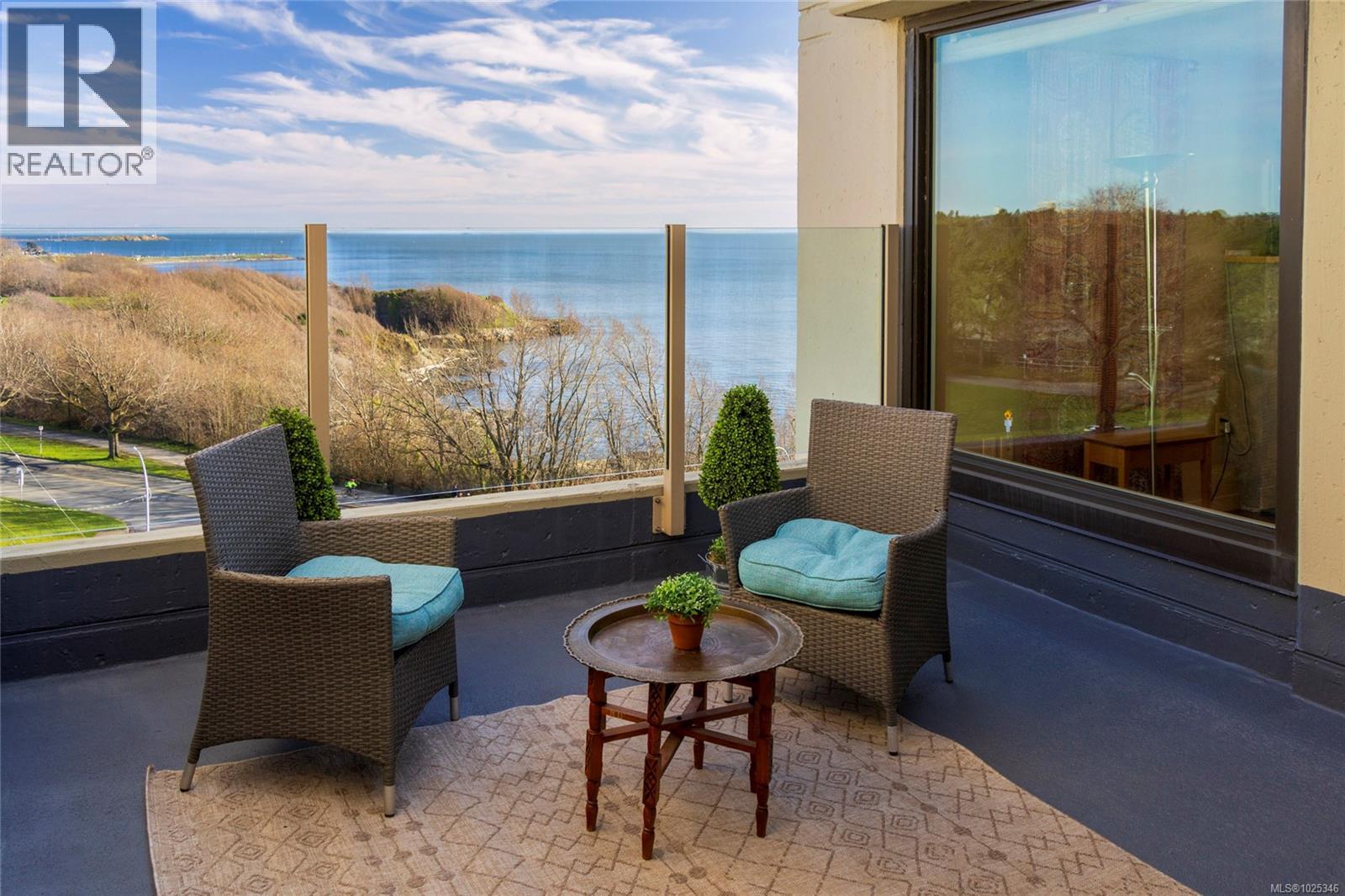 902 670 Dallas Road, Victoria