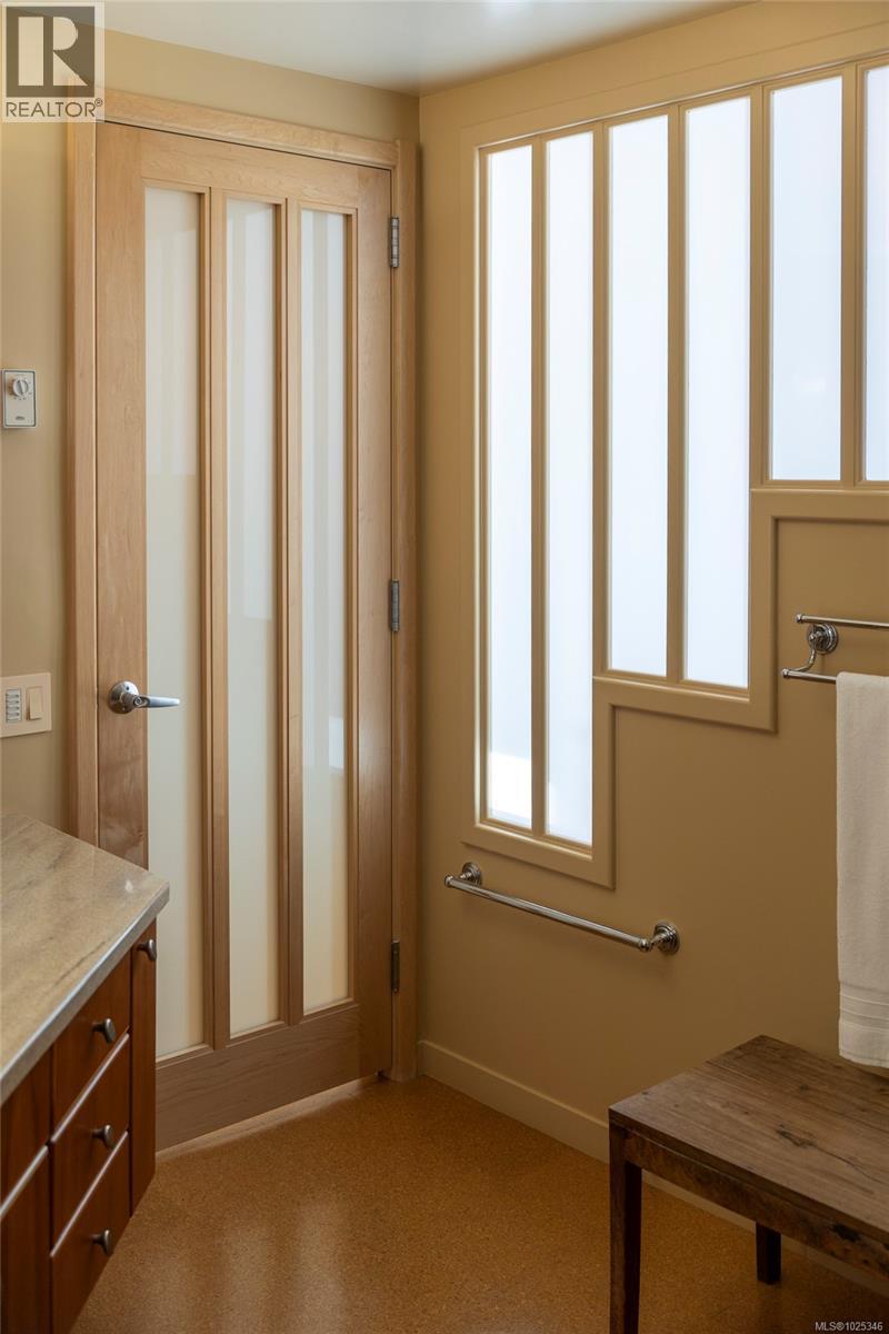 902 670 Dallas Road, Victoria