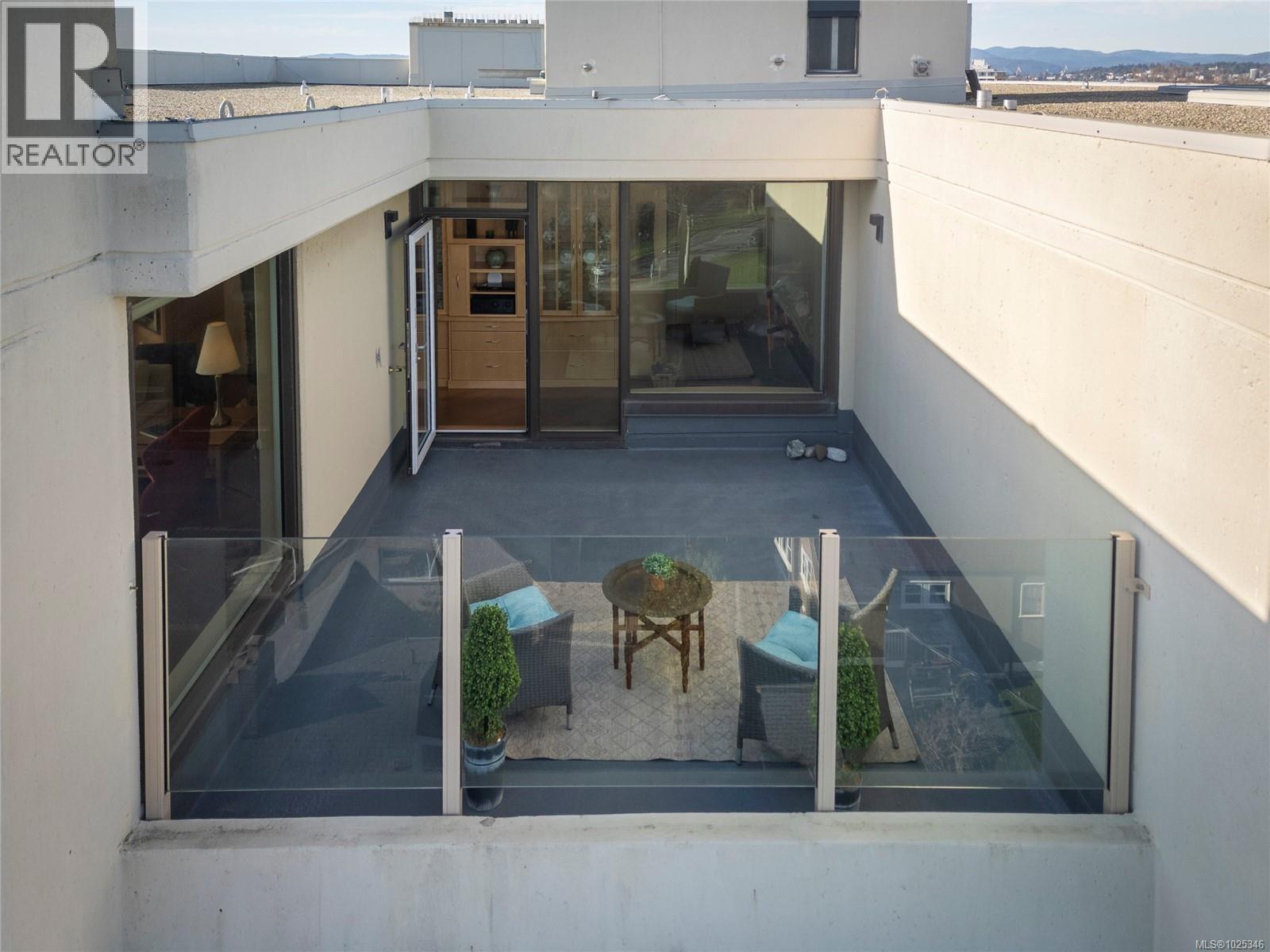 902 670 Dallas Road, Victoria