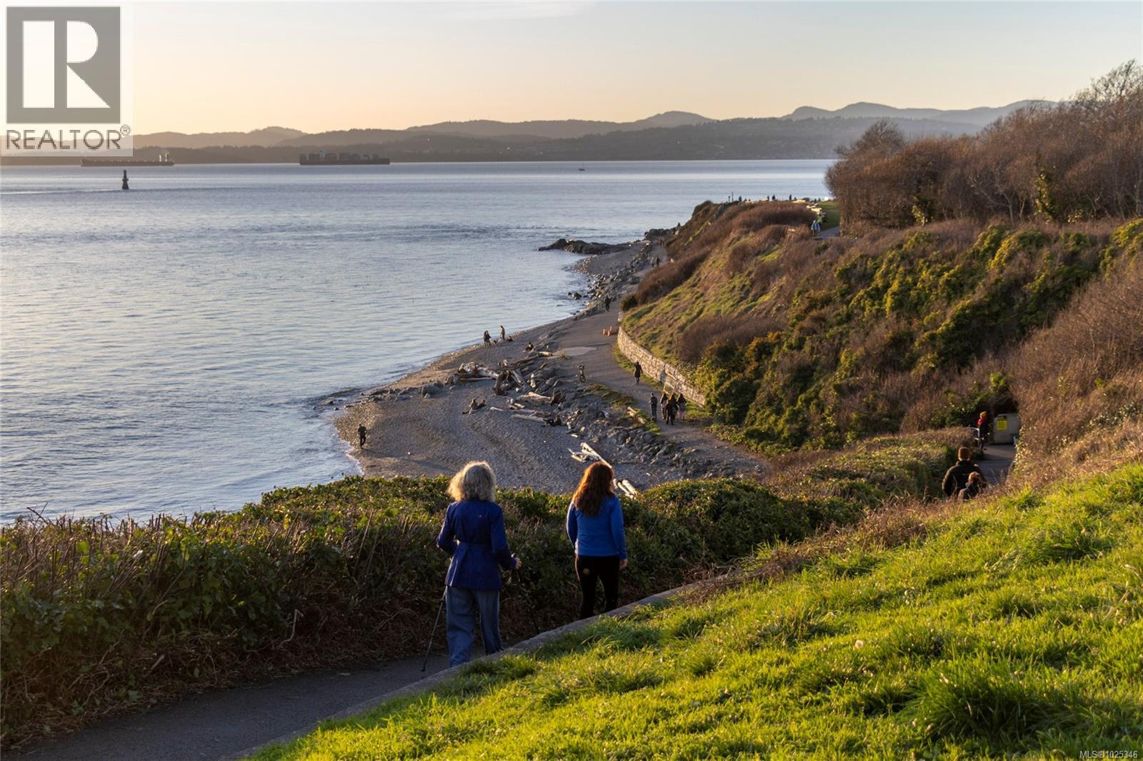 902 670 Dallas Road, Victoria