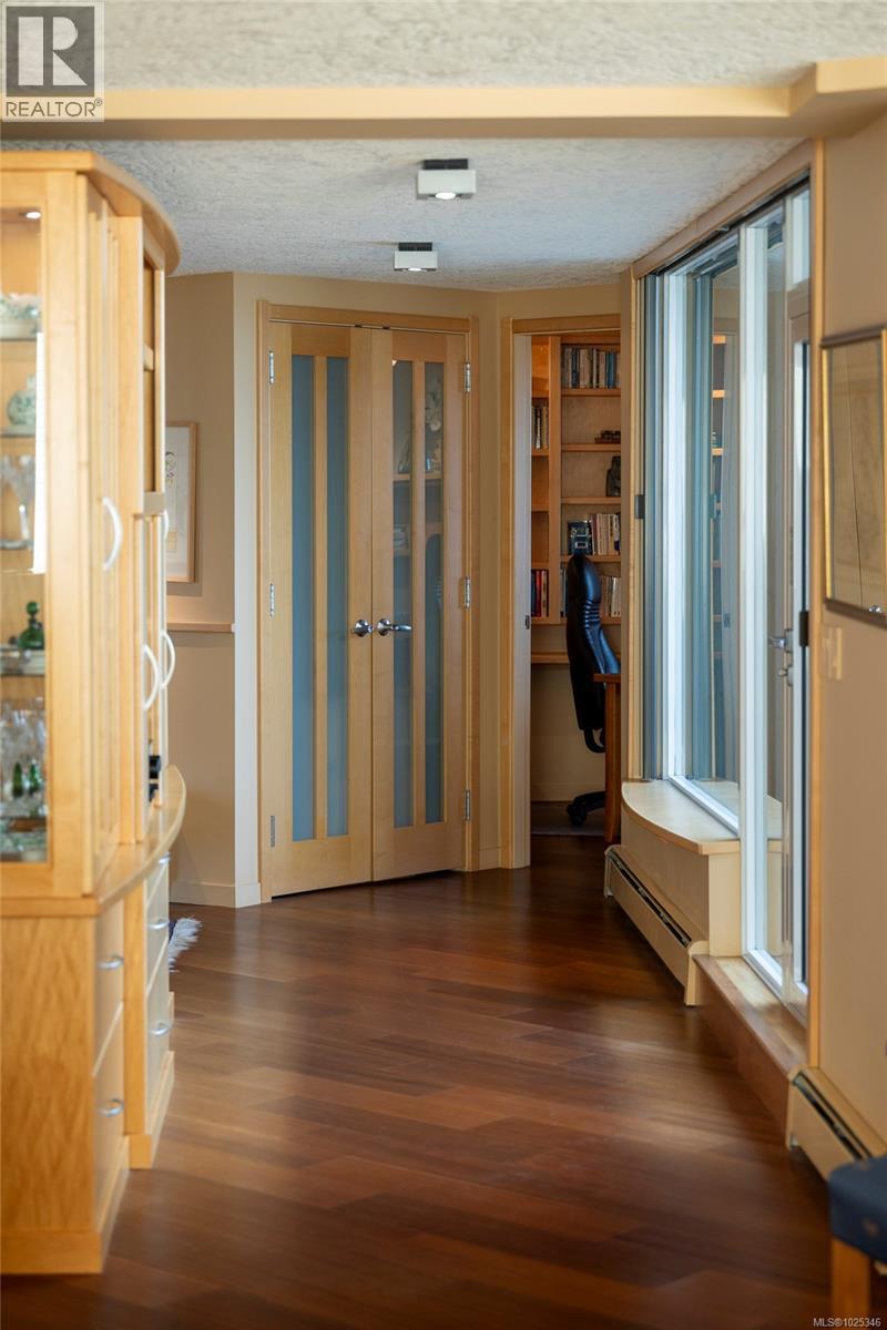 902 670 Dallas Road, Victoria